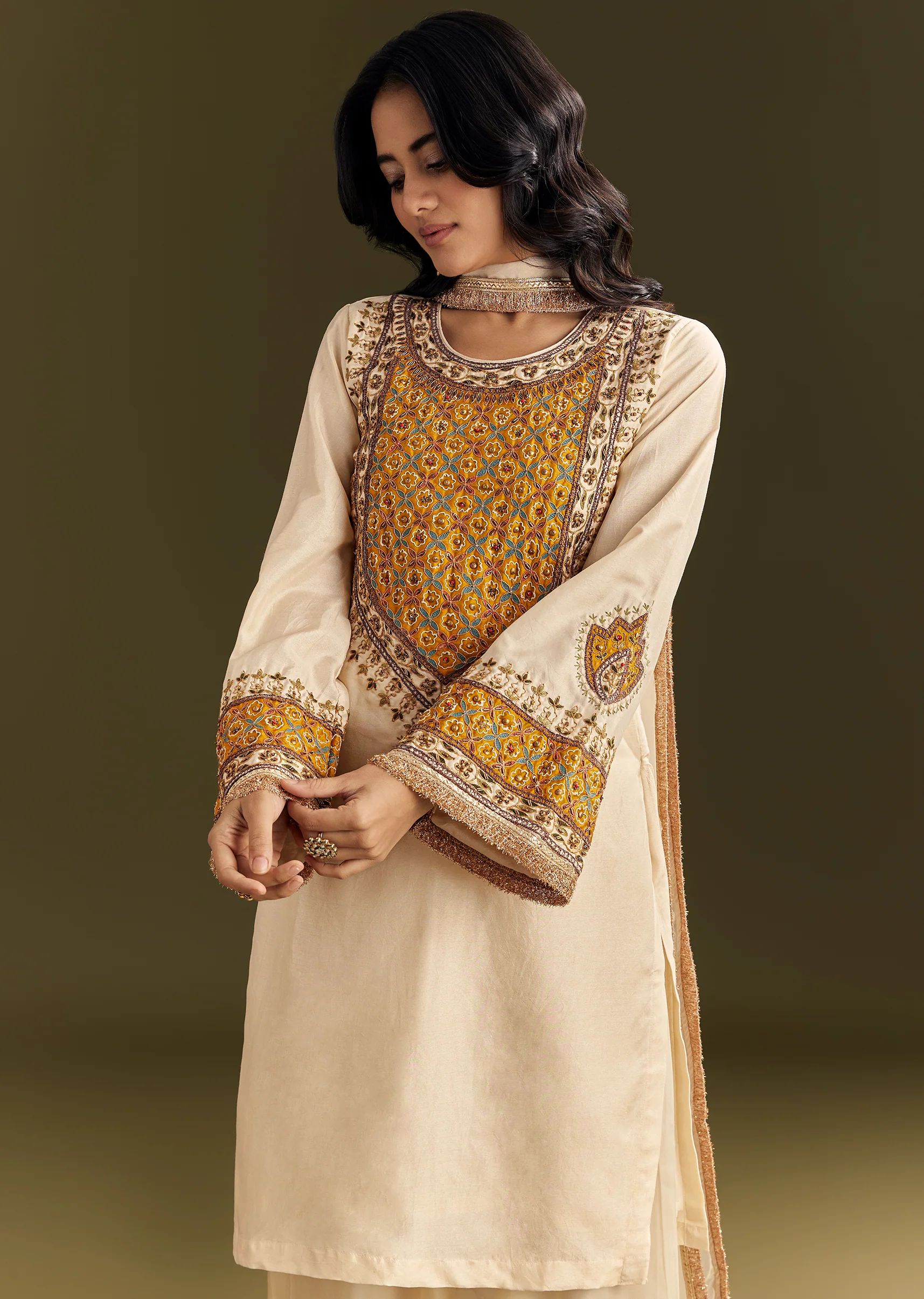 Ivory Silk Threadwork Kurta Patiala With Gotta Lace Organza Dupatta - Image 4