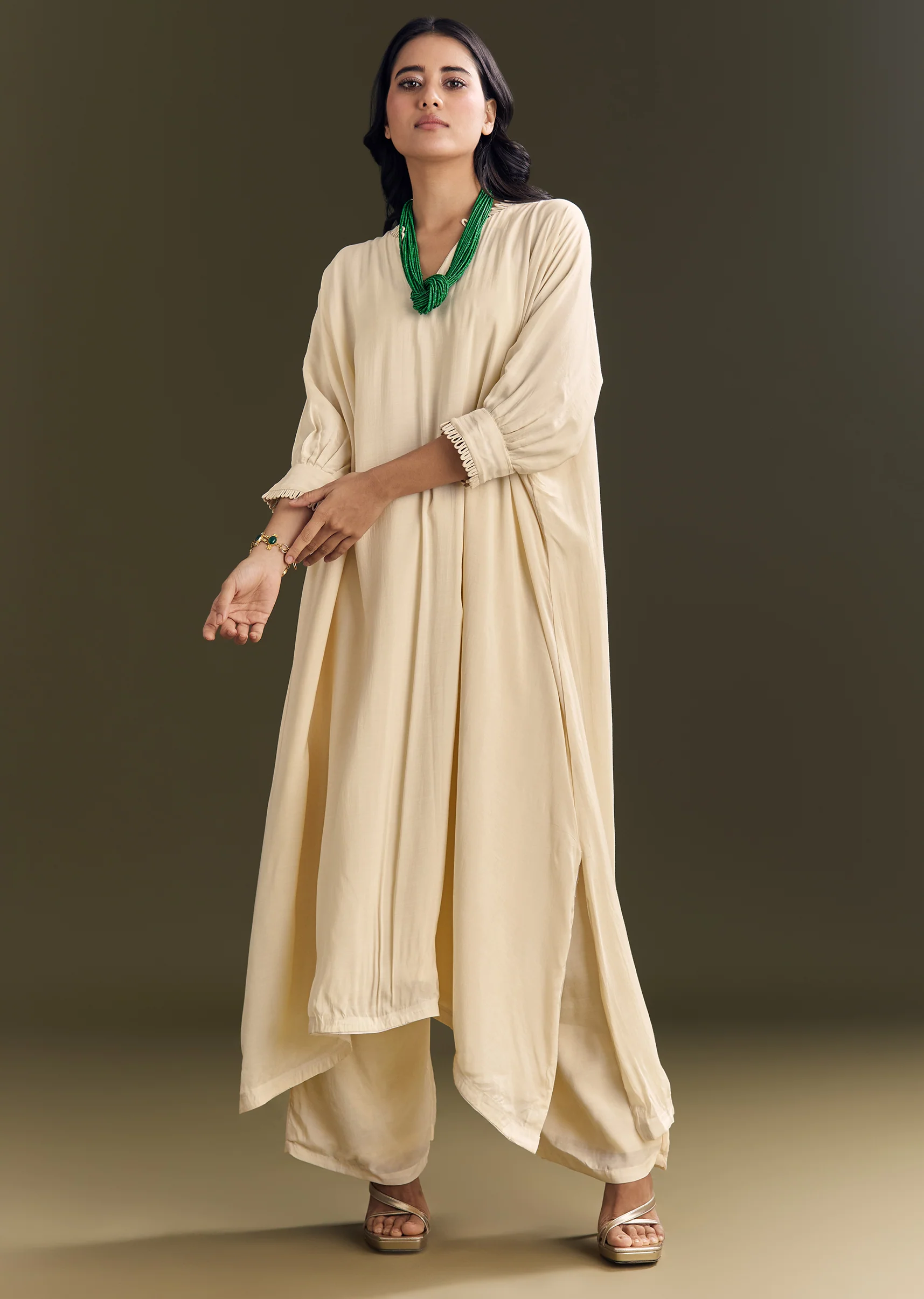 Ivory White Kurta Pant Set With Green Beaded Neckpiece - Image 3