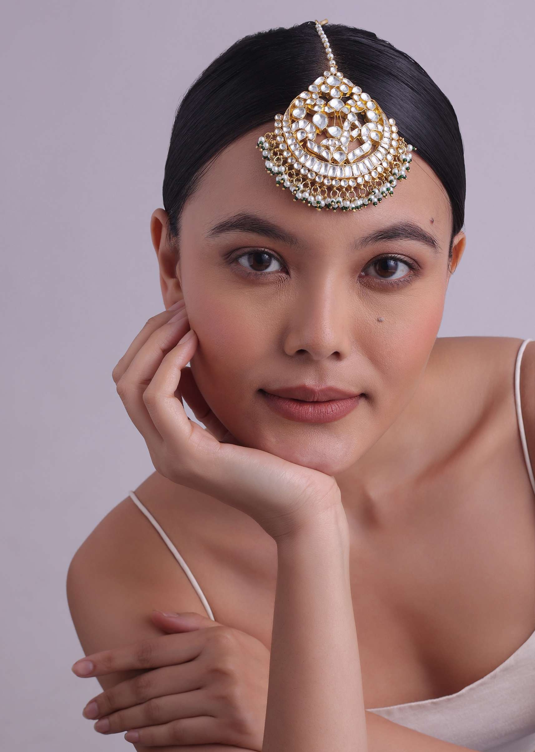 Jadau Kundan Maangtika With Cut Diamond Stones And Pearls