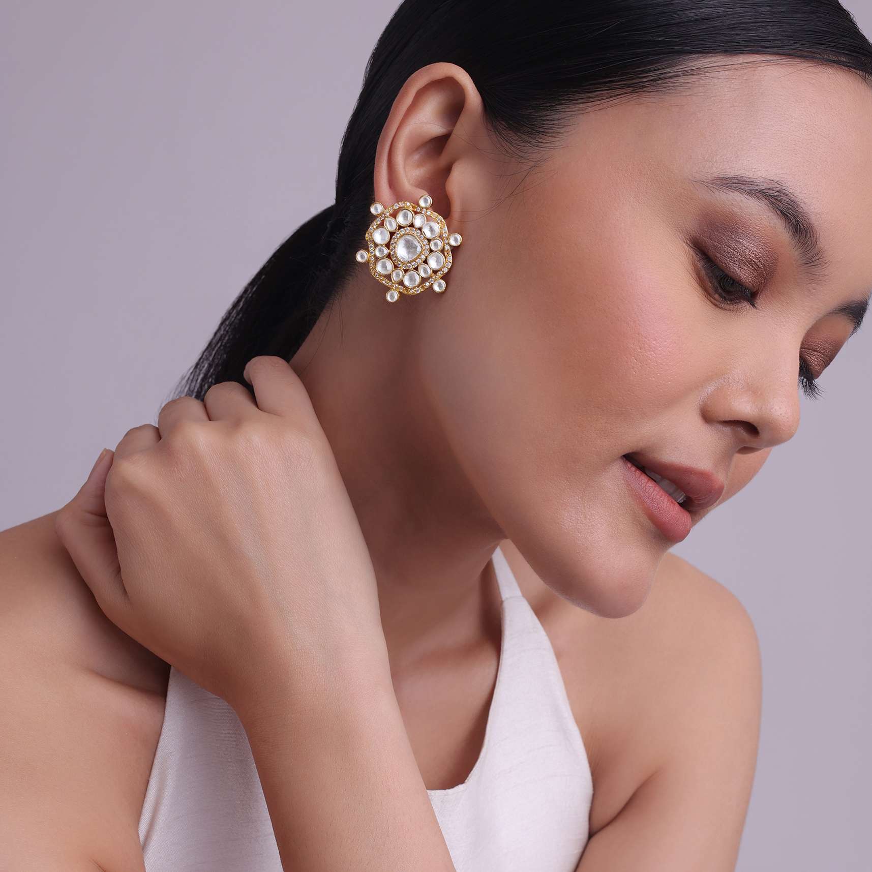 Jadau Kundan Stud Earrings In Gold Finish With Cut Diamonds - Image 3