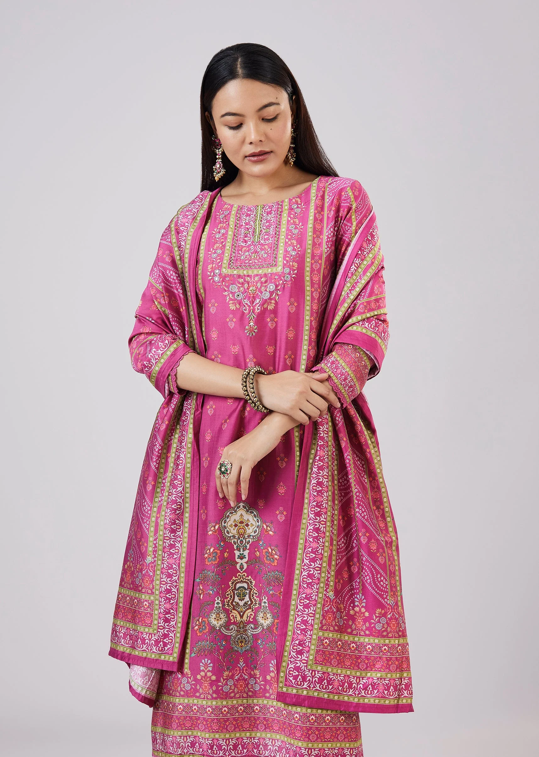 Magenta Modal Kurta Set With Embellished Work - Image 4