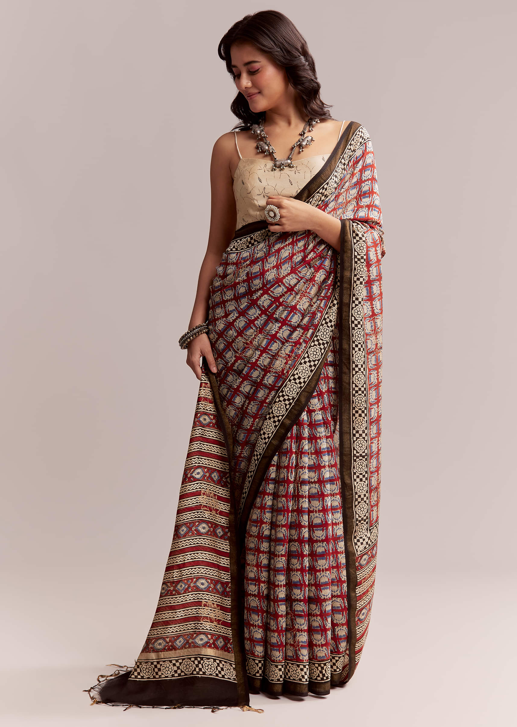 Maroon Linen Printed Saree With Traditional Ajrakh Print - Image 3