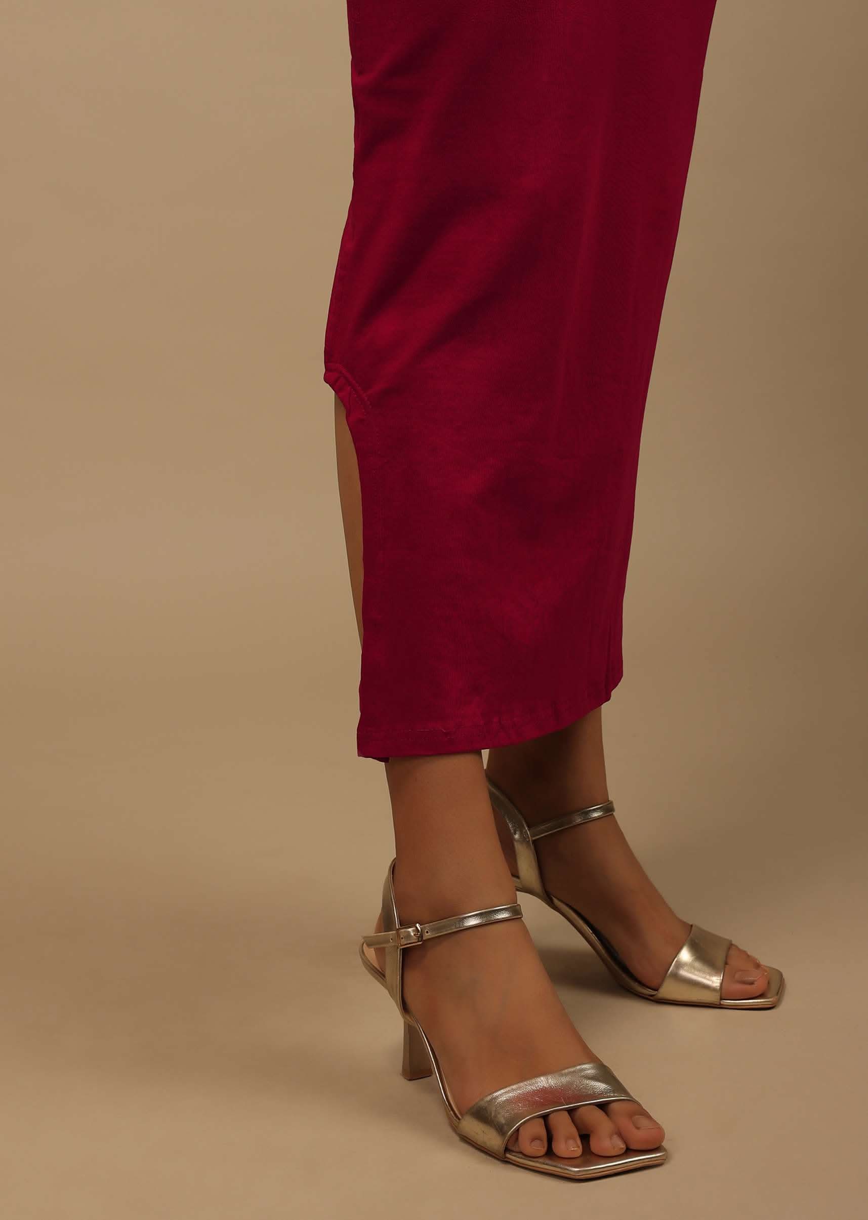 Maroon Shapewear Saree Petticoat In Cotton Lycra With Elastic Waistband And Slit - Image 2