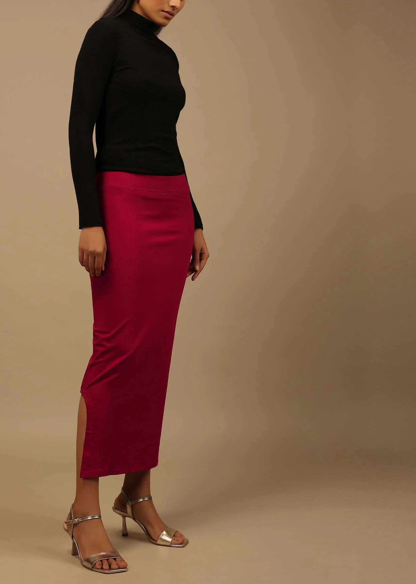 Maroon Shapewear Saree Petticoat In Cotton Lycra With Elastic Waistband And Slit - Image 3
