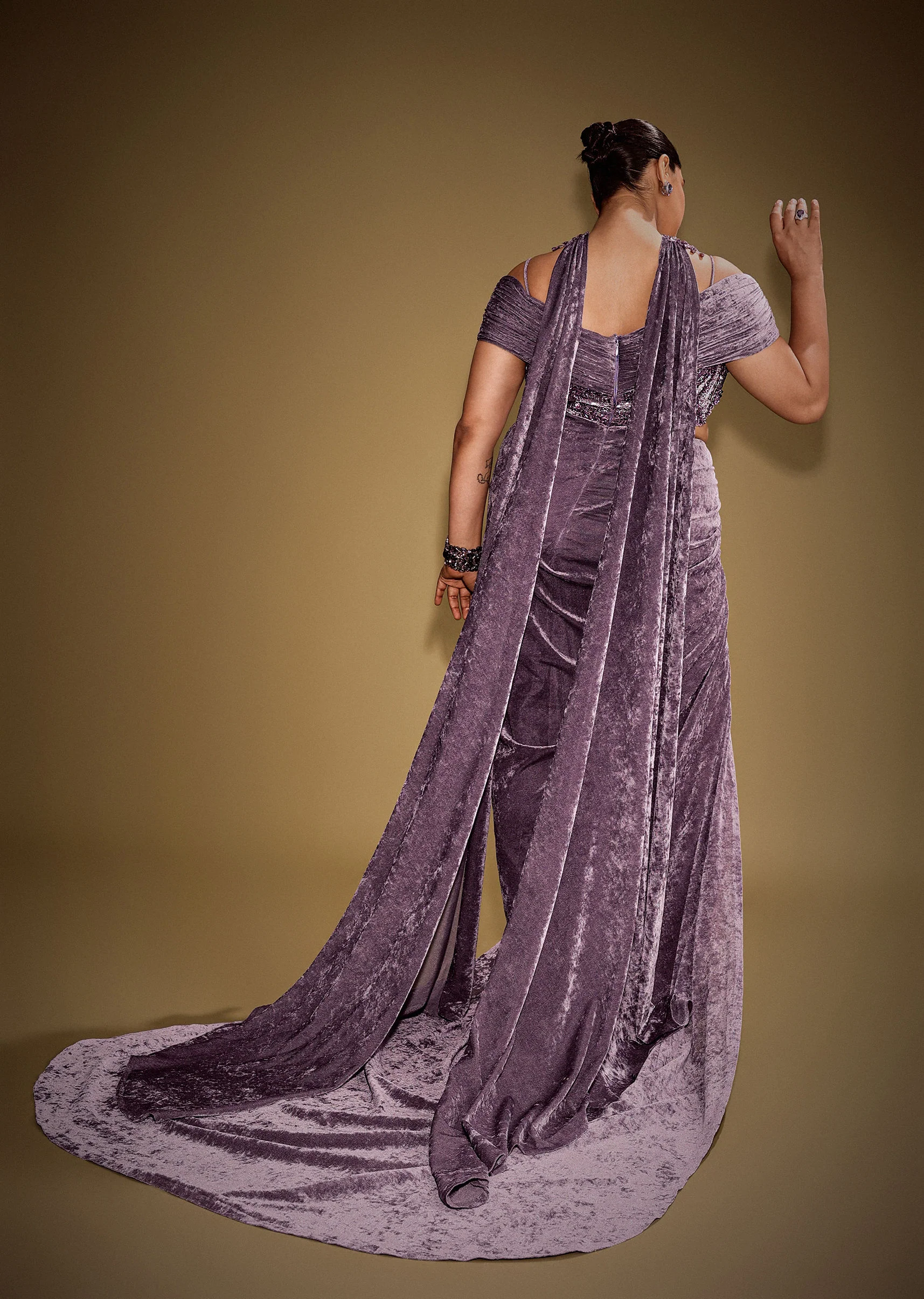 Mauve Off Shoulder Velvet Gown With Keyhole Detail And Embroidered Choker - Image 5