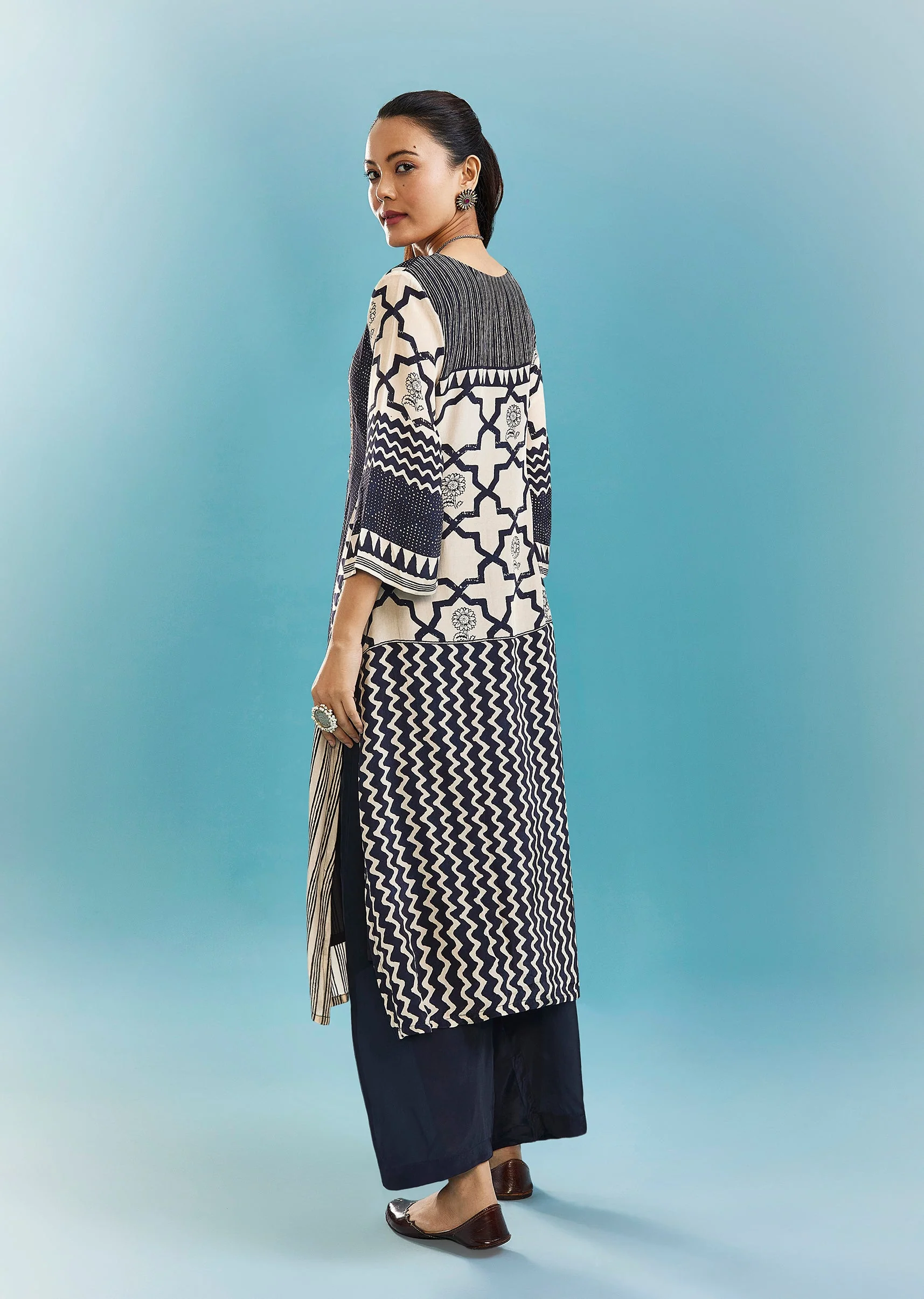 Midnight Blue Kurta Set With Zari And Sequins Work - Image 5