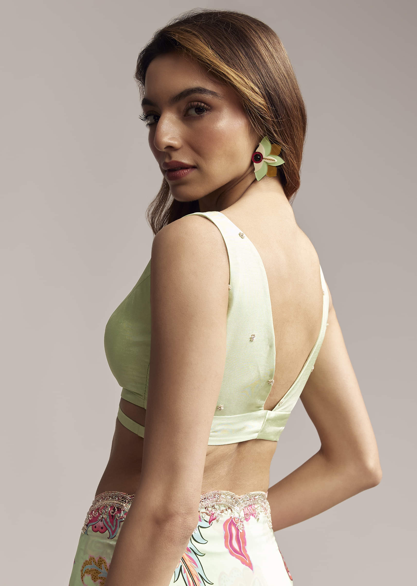 Mint Green Crepe Saree With Embroidered Scallop Border - Image 7