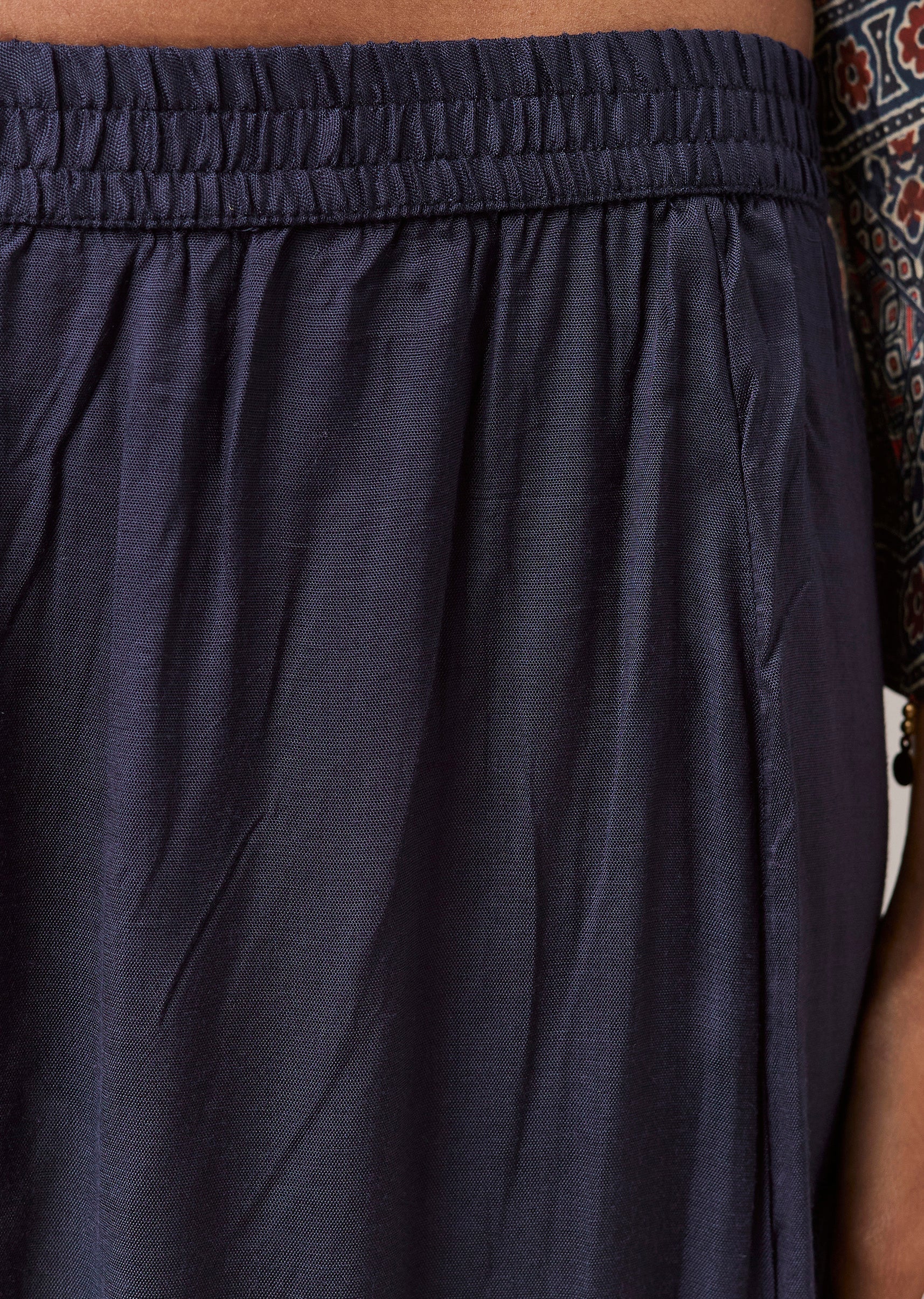 Navy Blue Indie Floral Print Kurta and Pant Set - Image 6