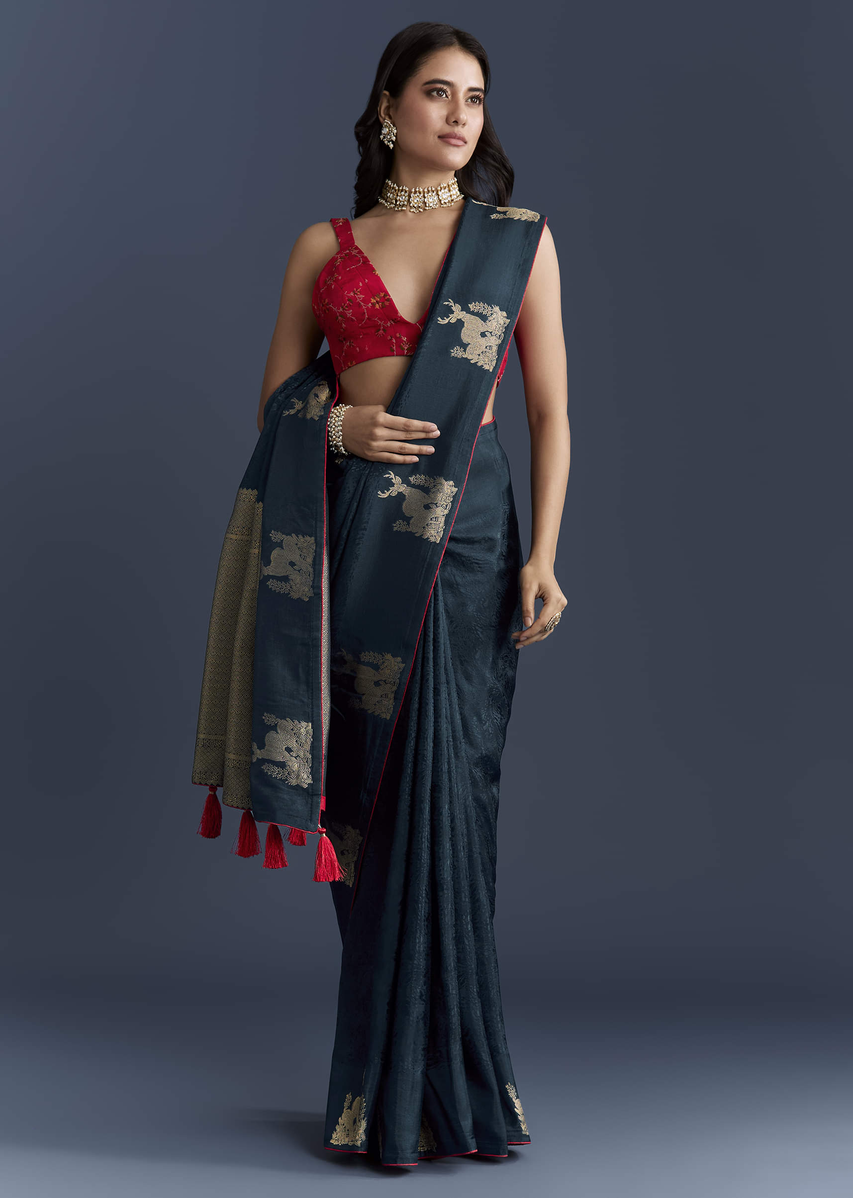 Navy Blue Jacquard Woven Saree With Intricate Zari Embroidery - Image 3