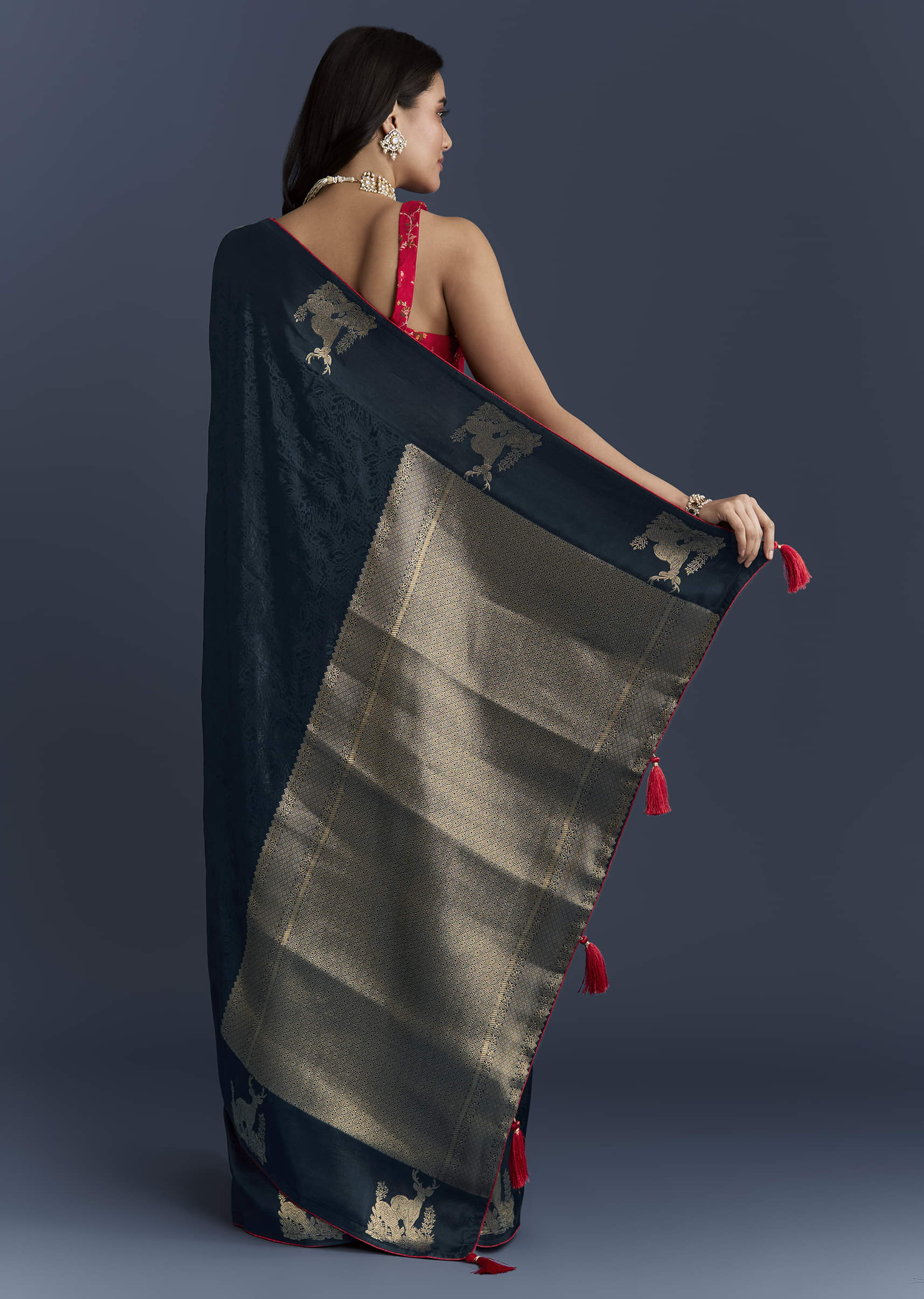 Navy Blue Jacquard Woven Saree With Intricate Zari Embroidery - Image 4