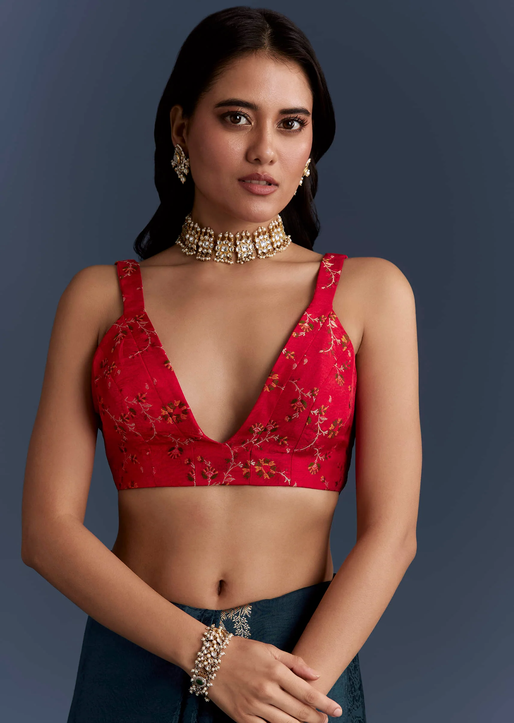 Navy Blue Jacquard Woven Saree With Intricate Zari Embroidery - Image 7