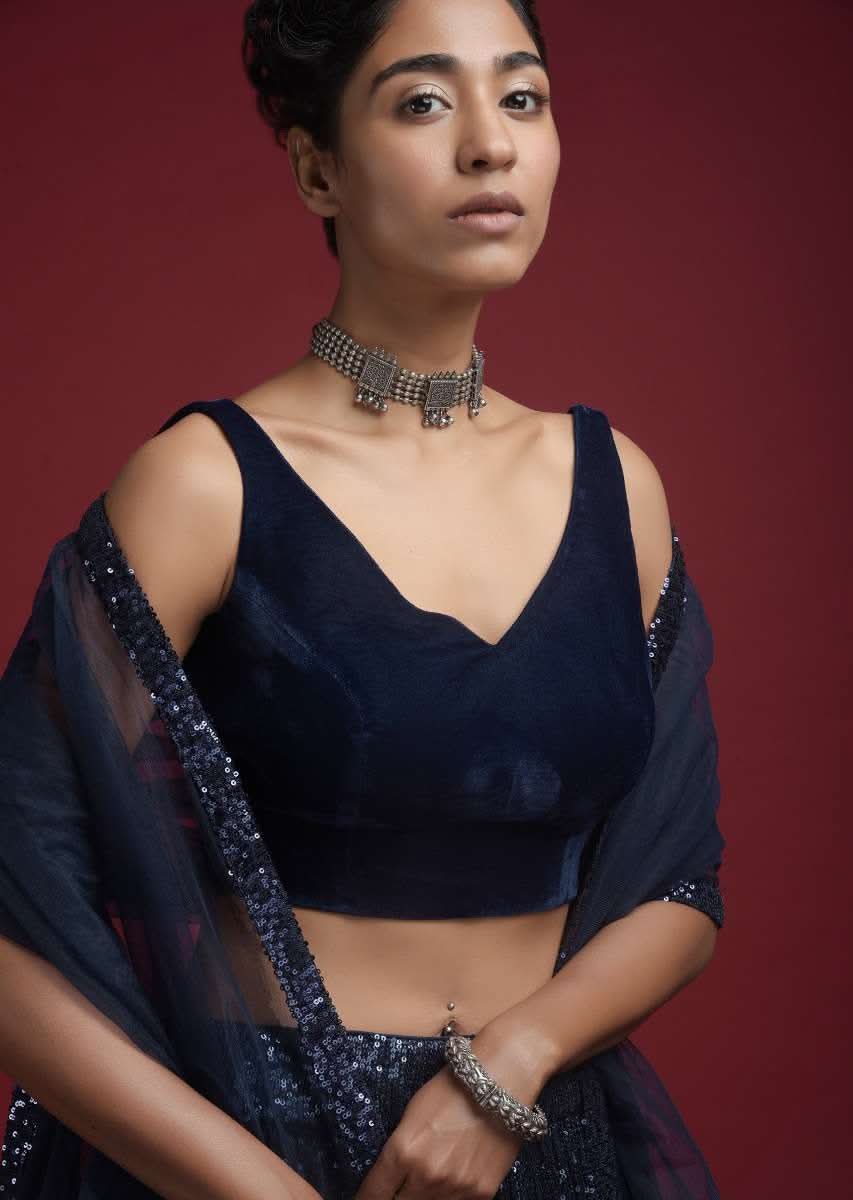 Navy blue Sleeveless Blouse With Leaf Shaped Neckline Online - Kalki Fashion