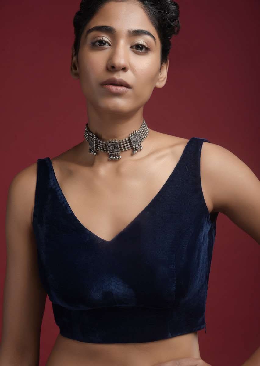 Navy blue Sleeveless Blouse With Leaf Shaped Neckline Online - Kalki Fashion - Image 4