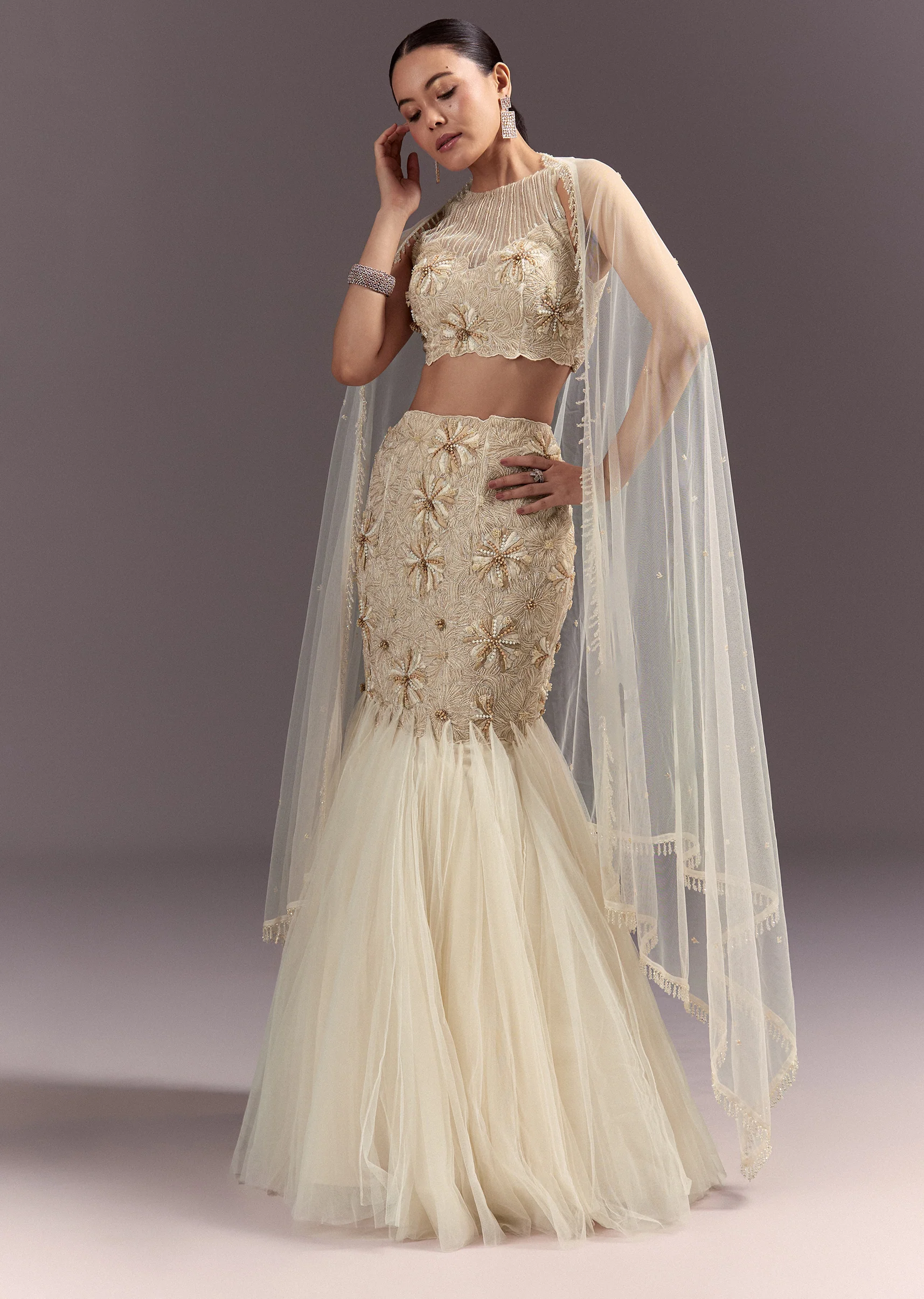 Off White Embroidered Blouse With Fish Cut Skirt And Dupatta - Image 4