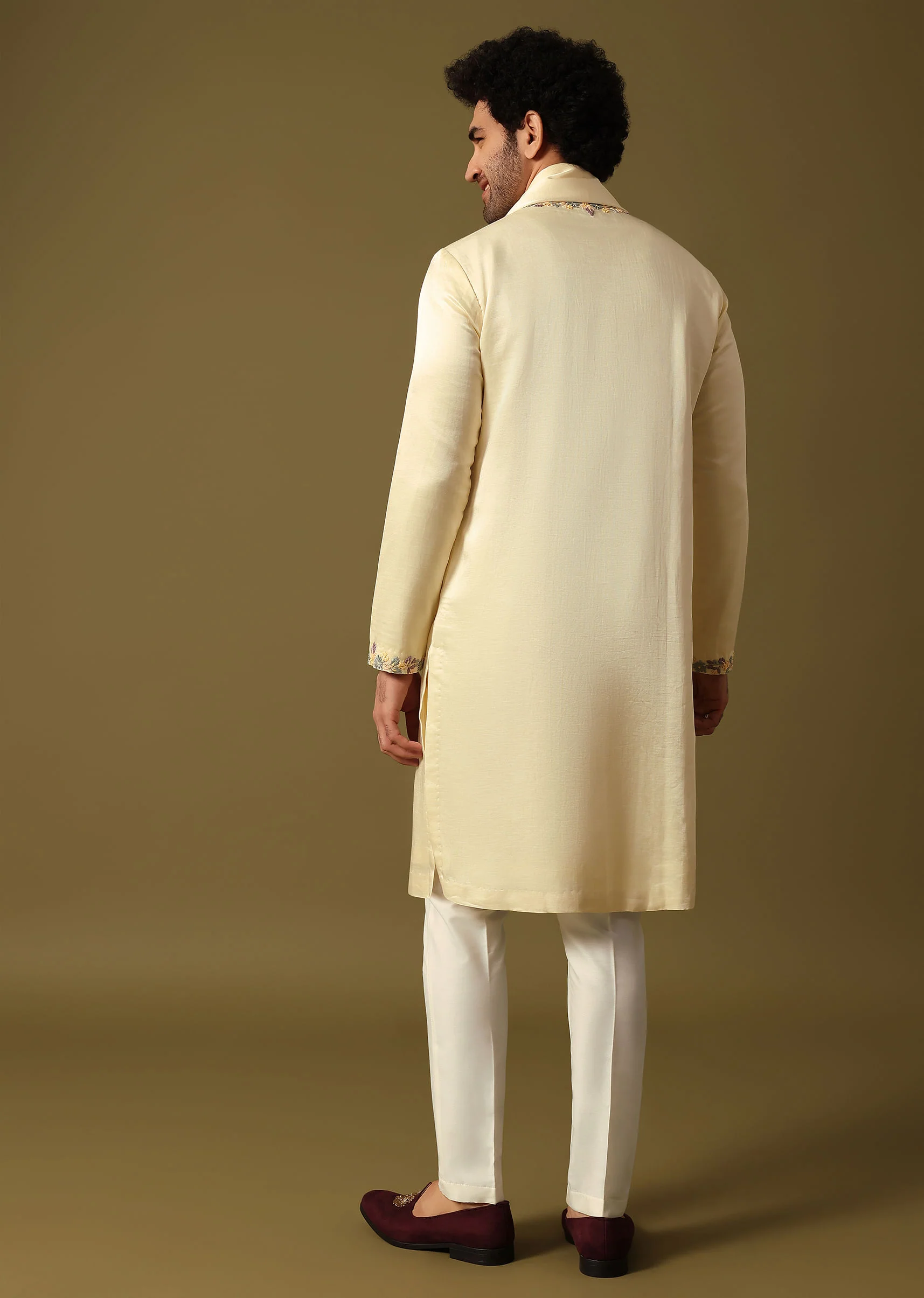 Off White Kurta Pant Set With Dupatta In Resham Work - Image 5