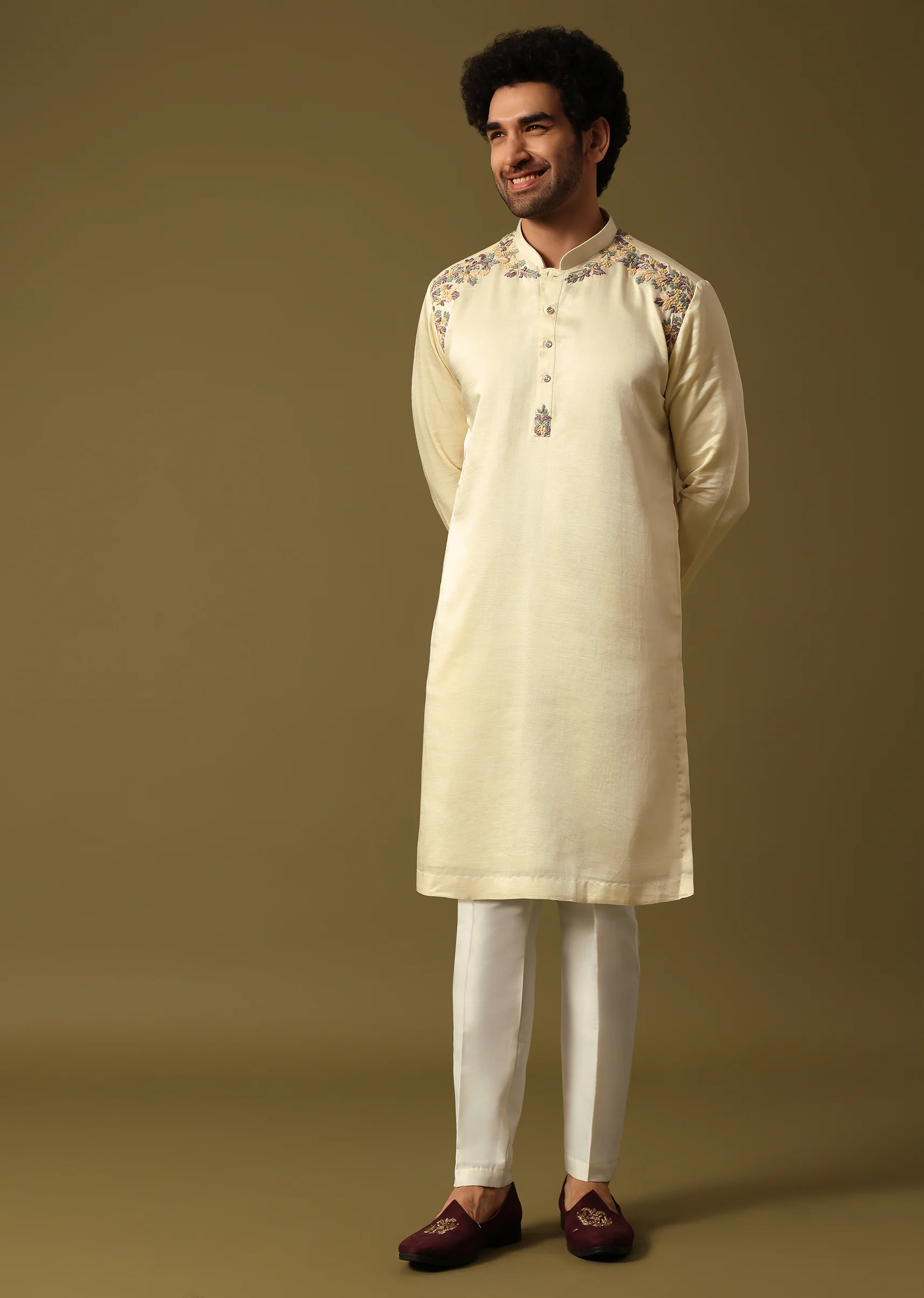 Off White Kurta Pant Set With Dupatta In Resham Work - Image 7