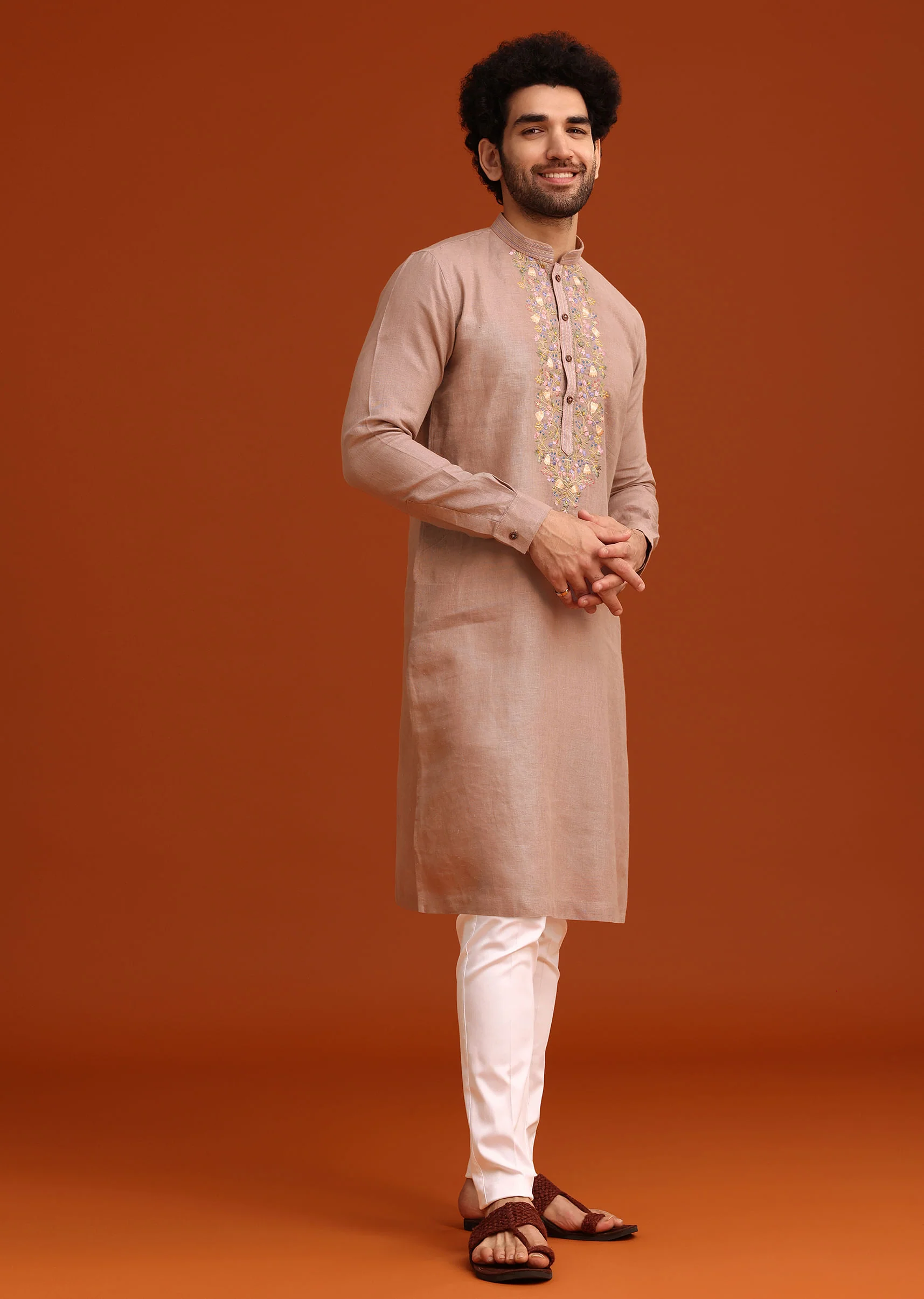 Onion Pink Floral Resham Hand Embroidered Kurta Set In Linen - Image 4