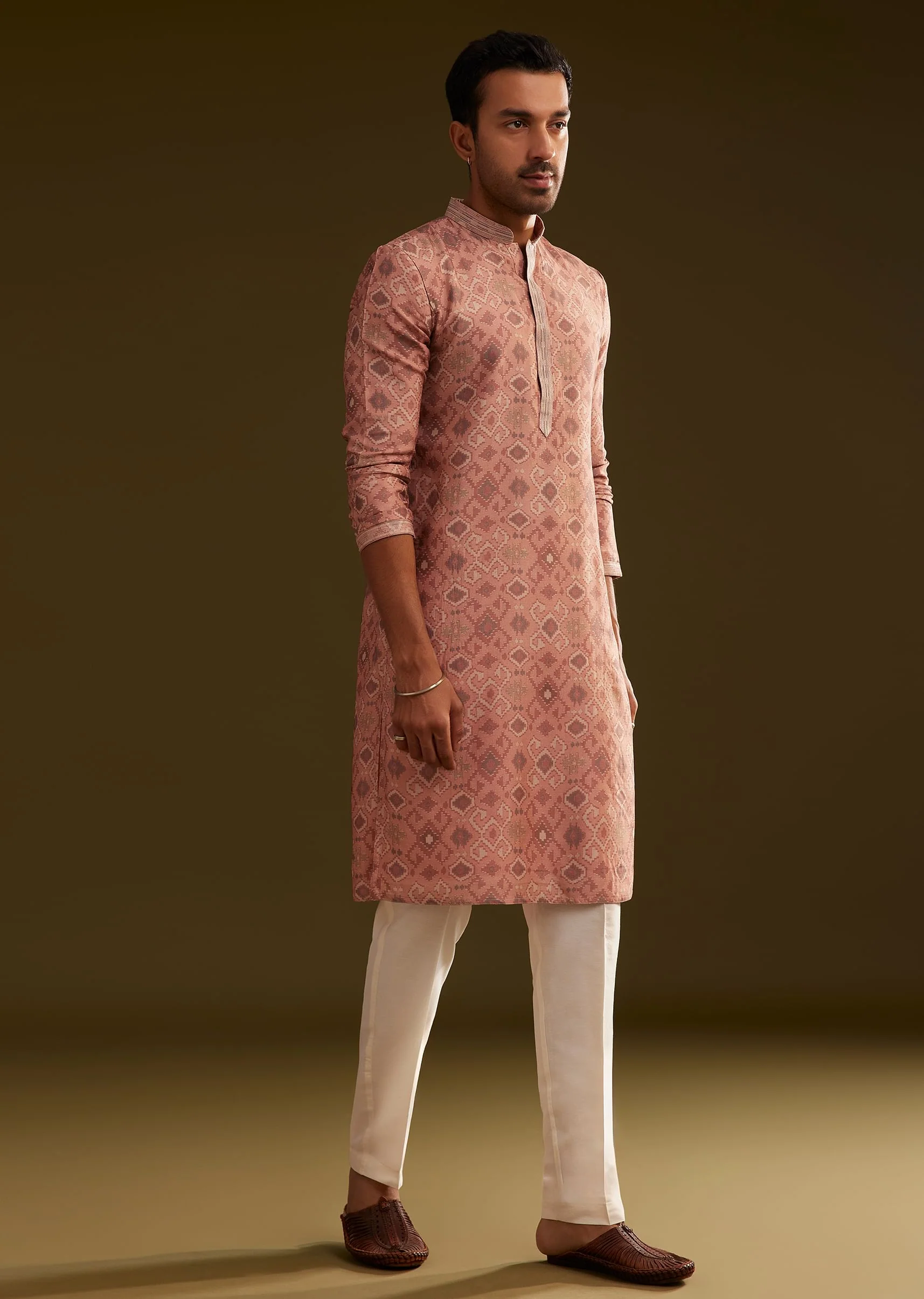 Onion Pink Kurta Set with Geometric Print - Image 3