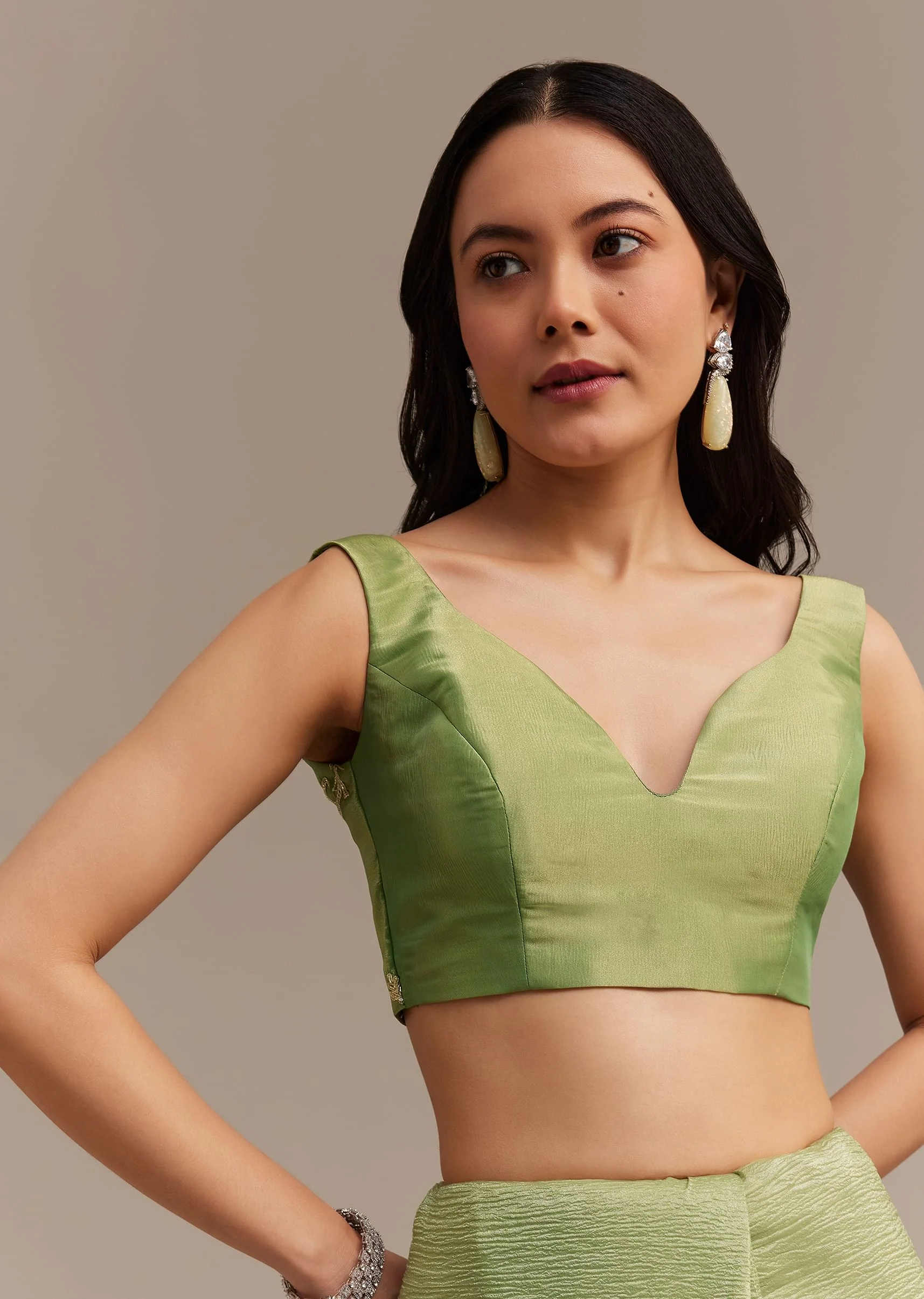 Parrot Green Crushed Tissue Saree With Sequins And Scallop Border - Image 7