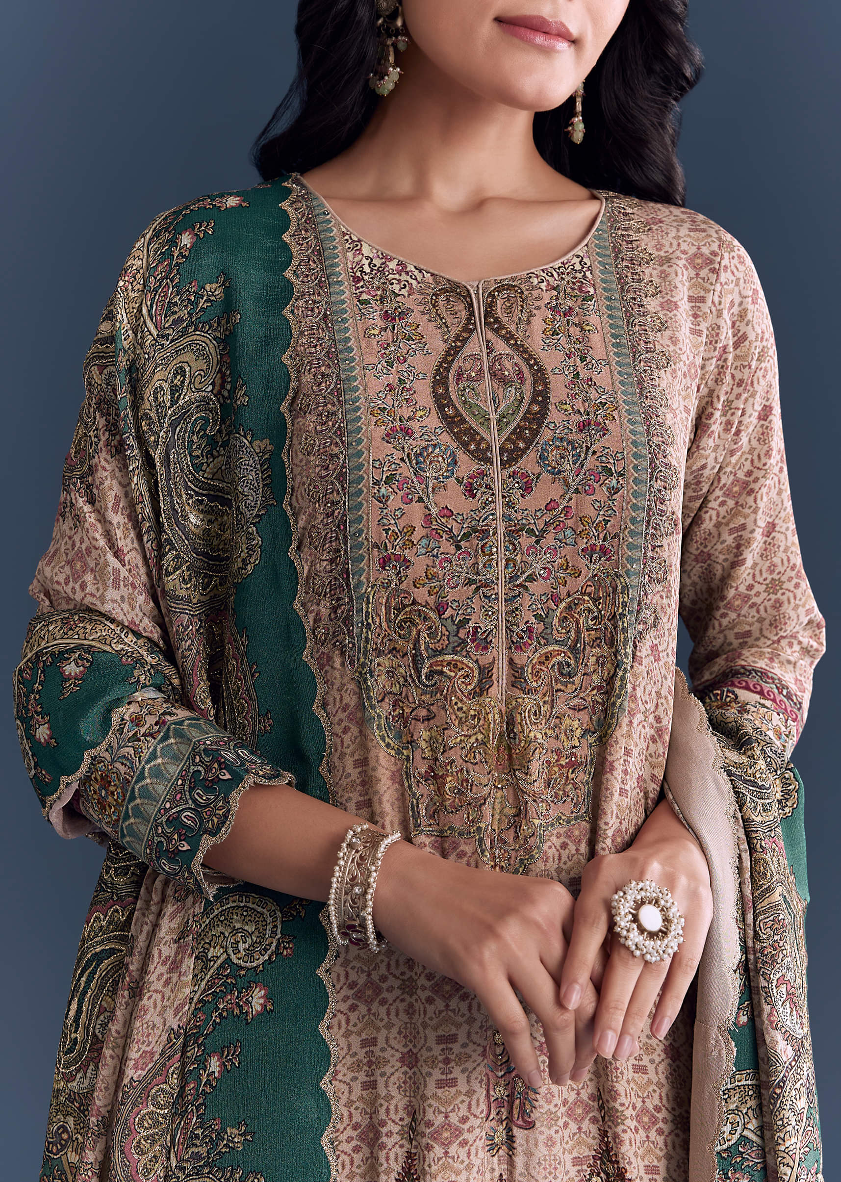 Peach Crepe Kurta Set Chic With Indie Print And Zari Work - Image 2