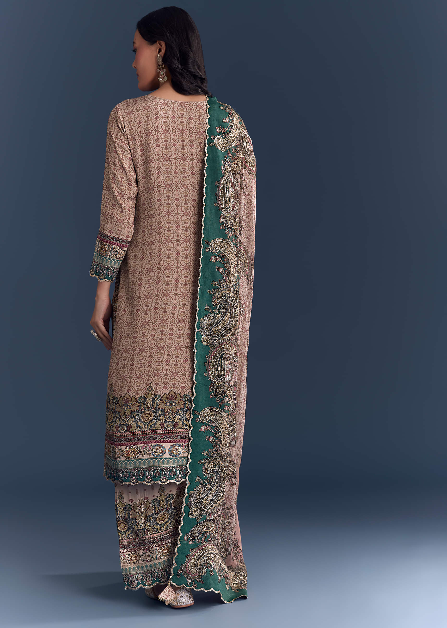 Peach Crepe Kurta Set Chic With Indie Print And Zari Work - Image 5