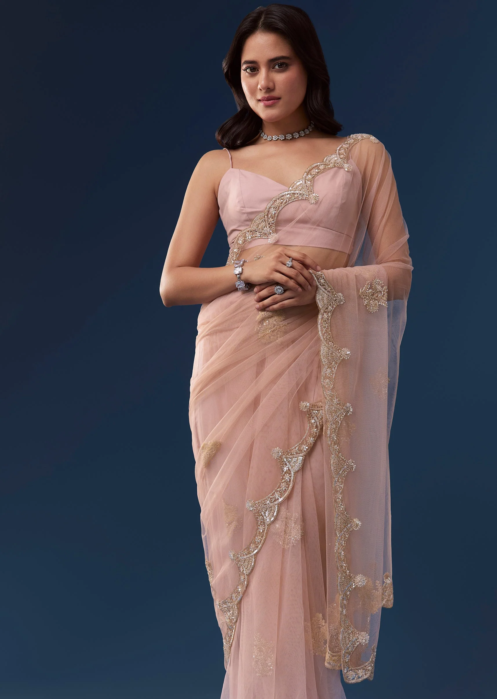 Peach Net Saree With Deep Scallop Border And Butti Embroidery - Image 5