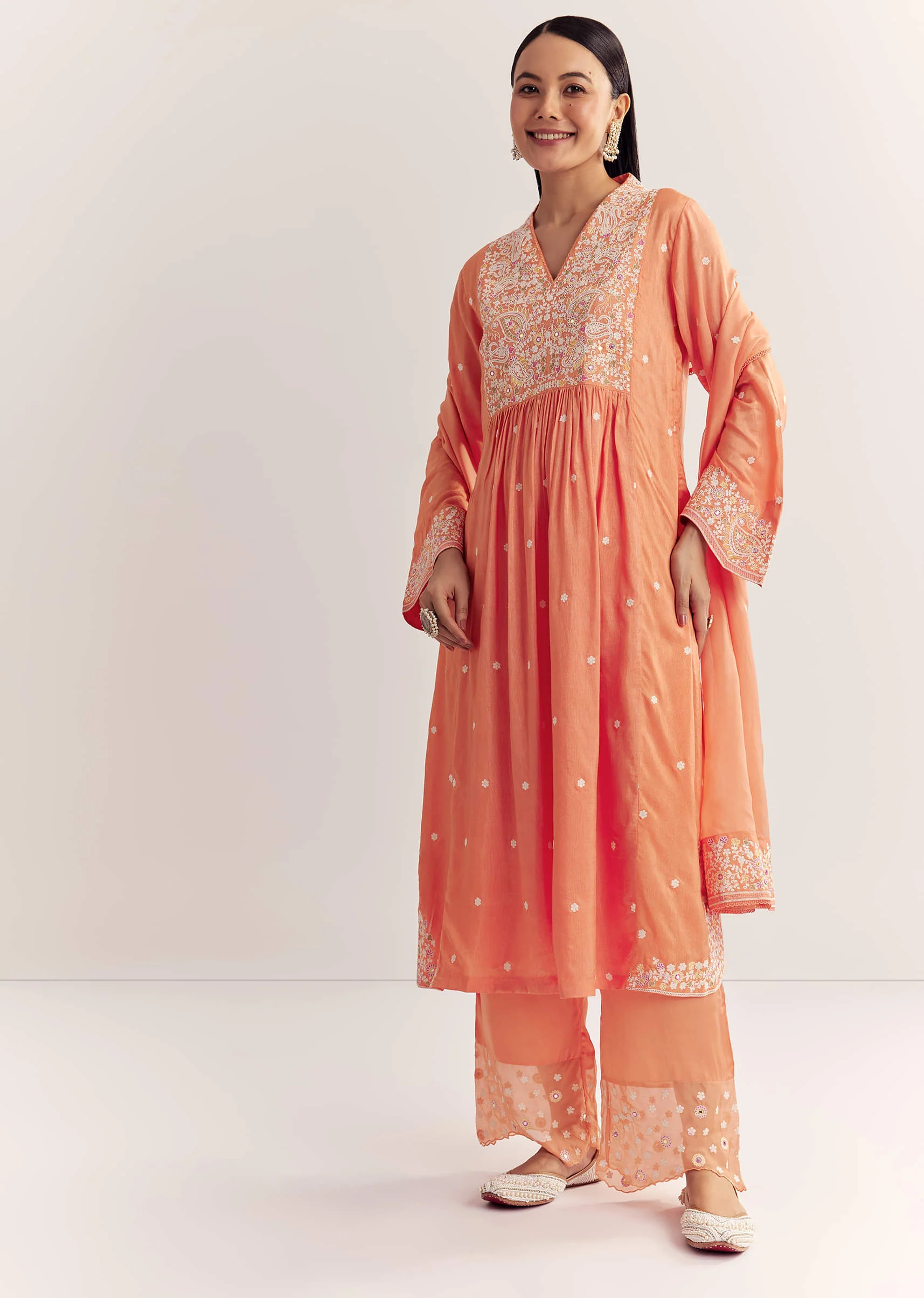 Peach Silk Threadwork Kurta Set With Organza Dupatta - Image 3