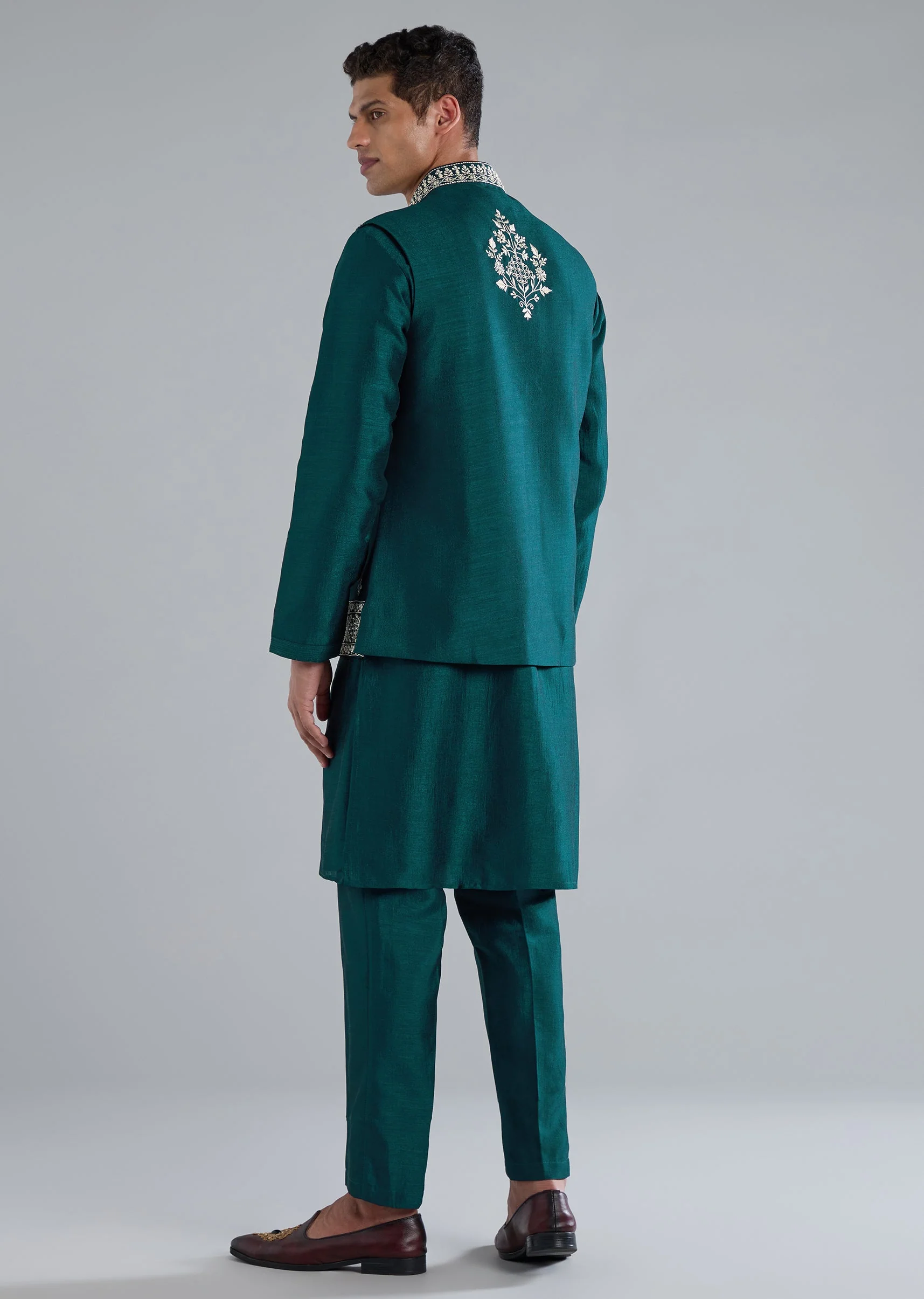 Peacock Blue Kurta Jacket Set With Mirror Thread And Resham Detailing - Image 5