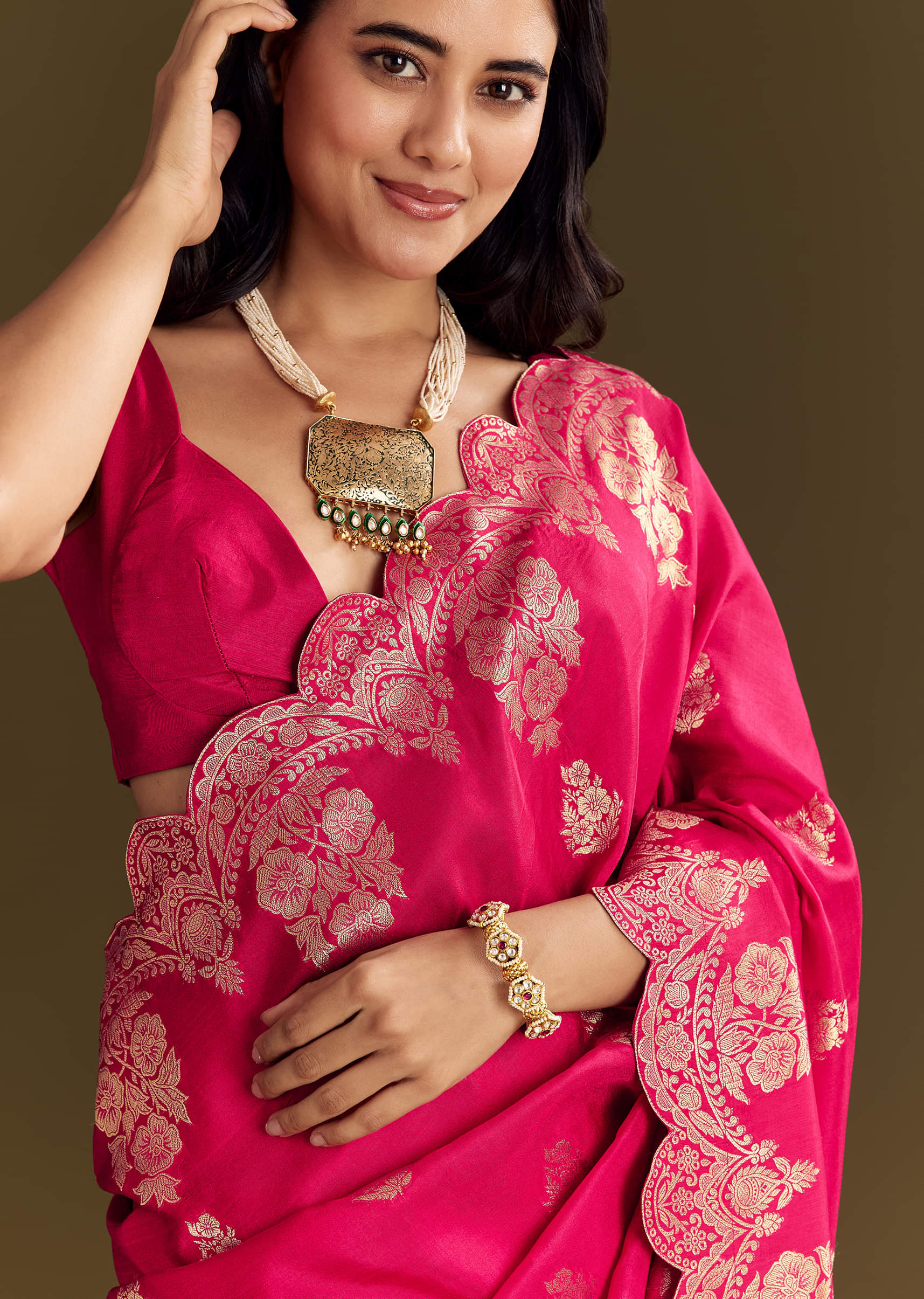 Pink Dola Silk Saree With Zari Border And All Over Booti - Image 3
