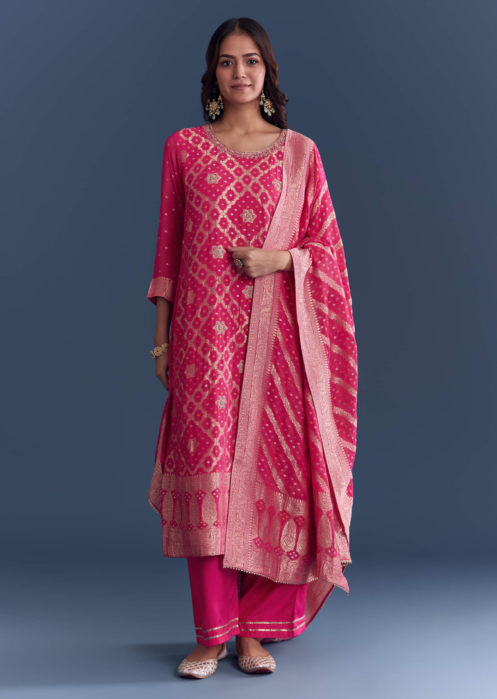 Pink Georgette Kurta Set With Bandhani Print And Jacquard Weave - Image 3