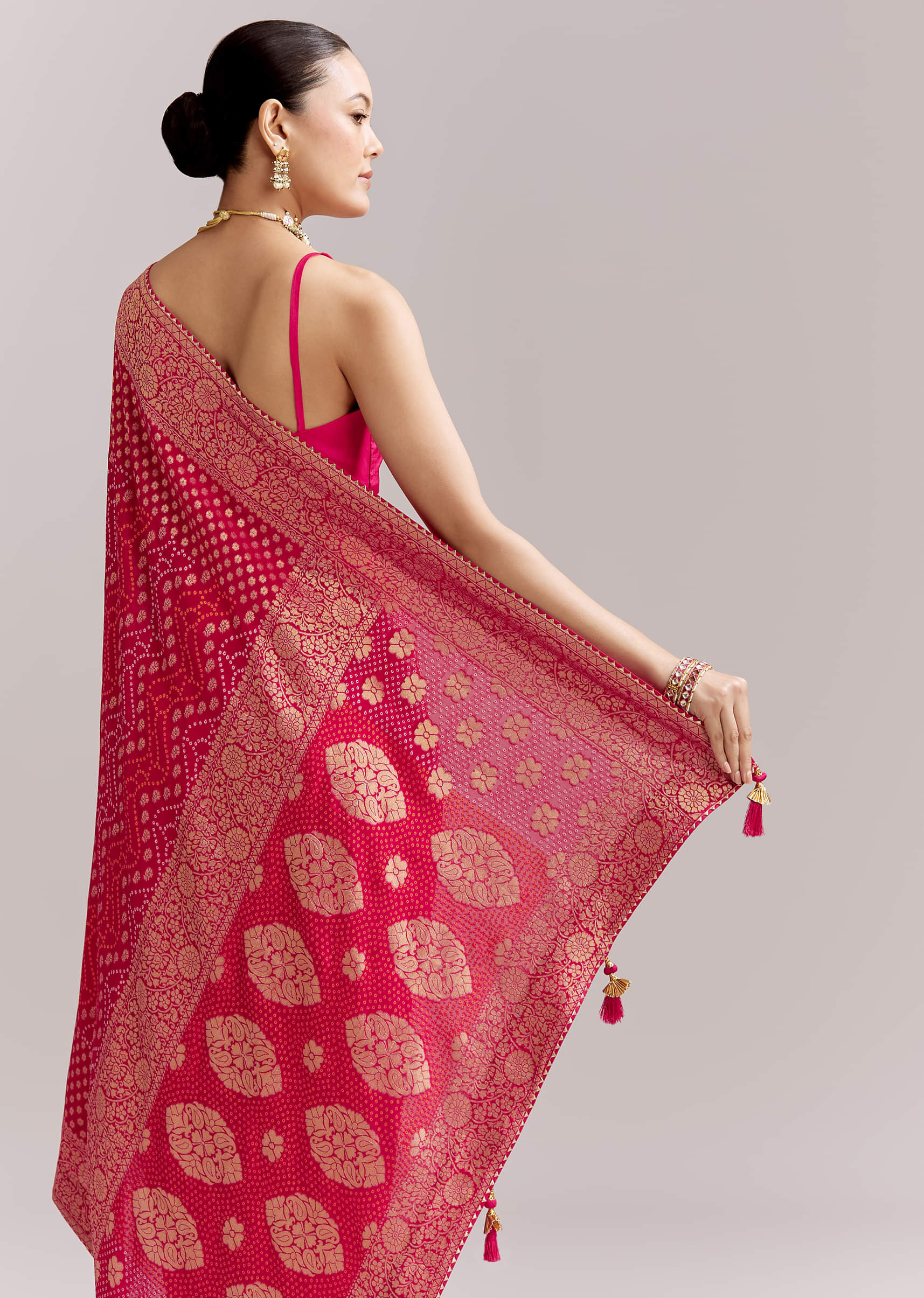 Pink Georgette Woven Saree With Floral Border And Bandhani Print - Image 6