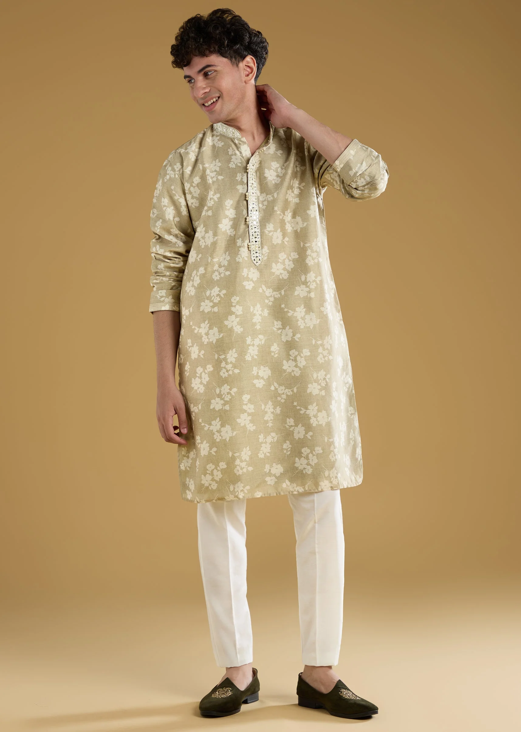 Pista Green Mens Kurta Set With Thread And Mirror Detail - Image 3