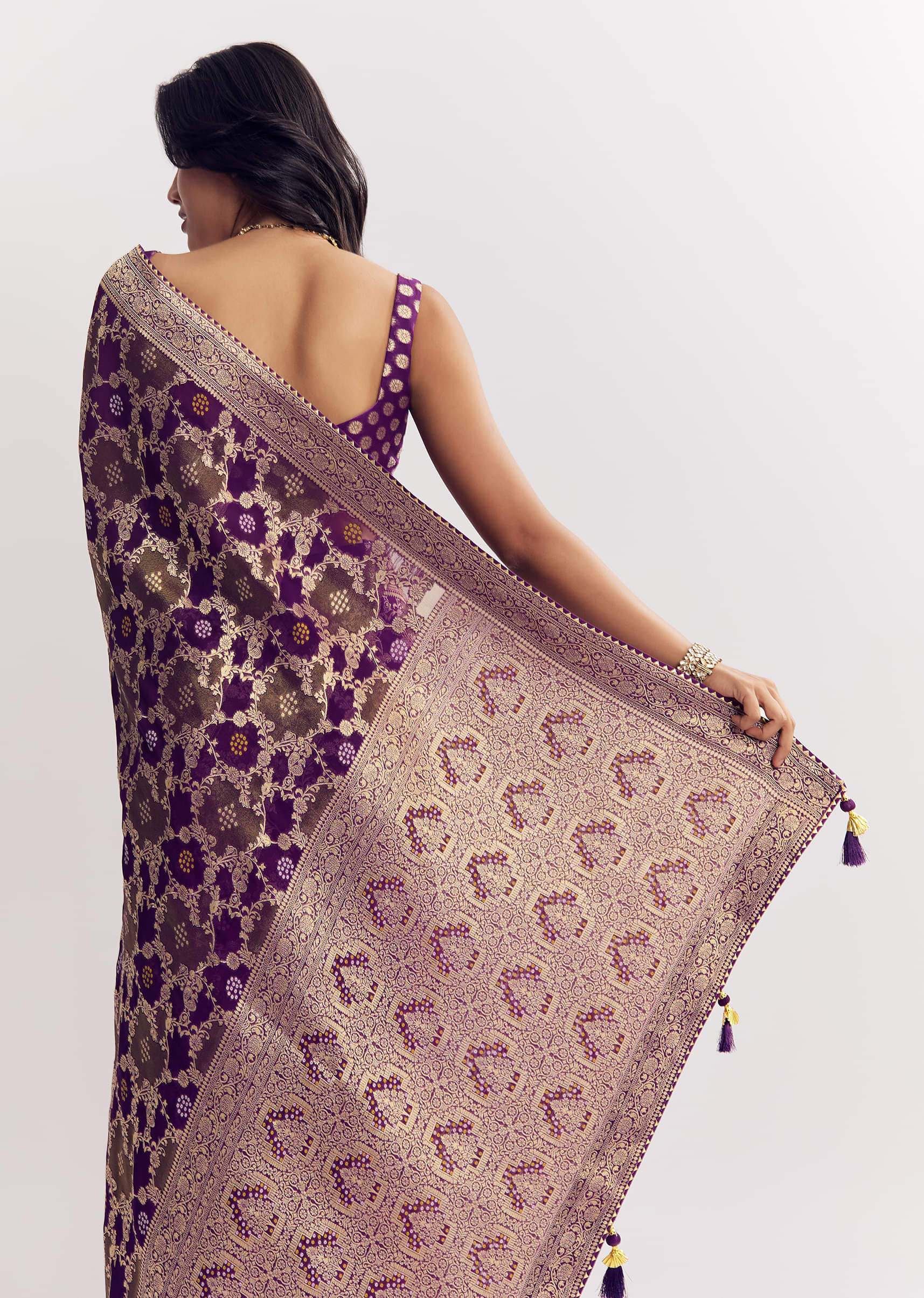 Purple Shaded Georgette Saree With Zari Jaal Work - Image 6