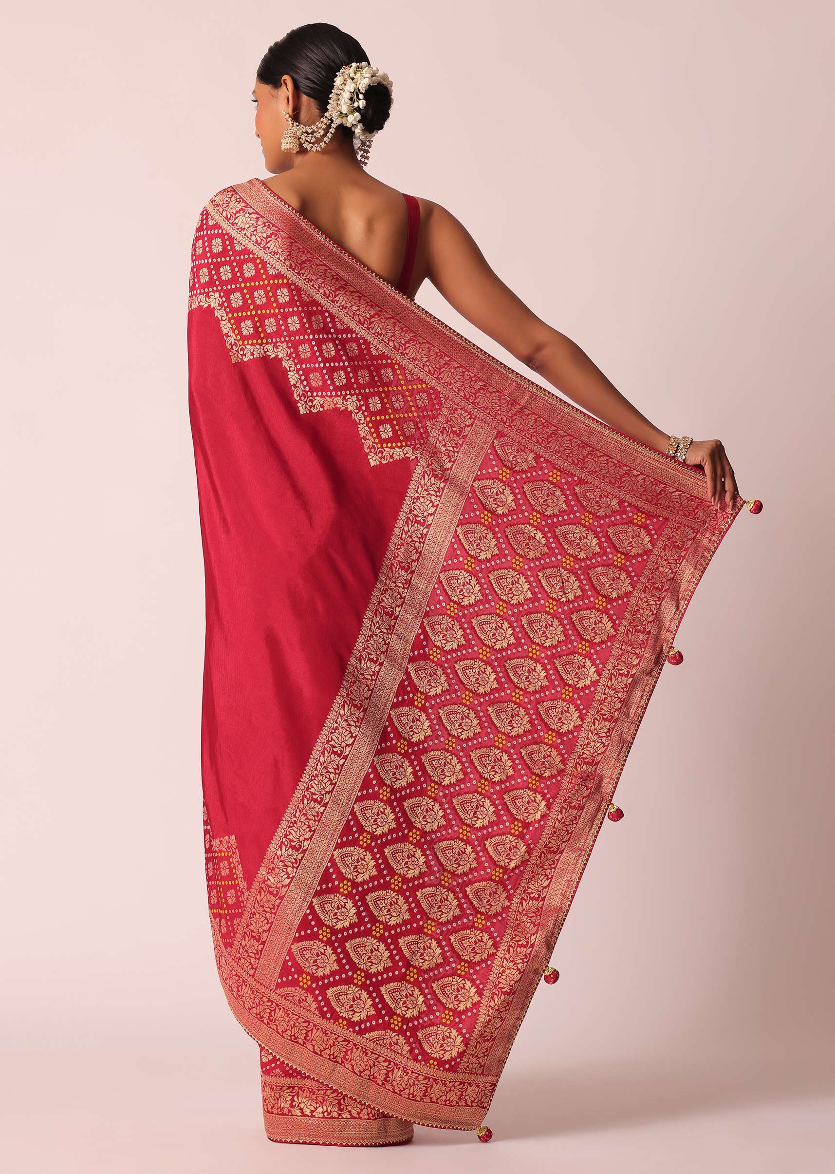 Red Bandhani Weave Saree In Silk With Unstitched Blouse Piece - Image 4