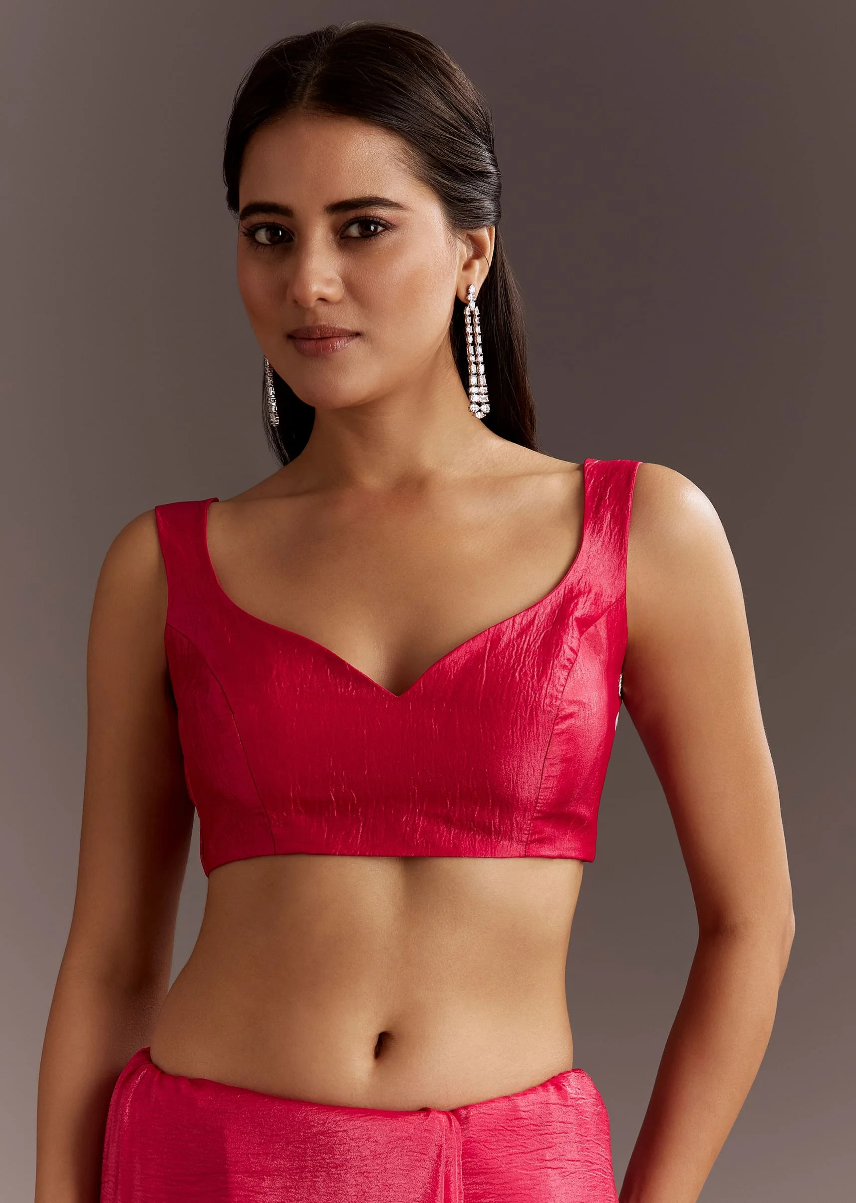 Red Crushed Tissue Saree With Floral Embroidery And Scallop Border - Image 7