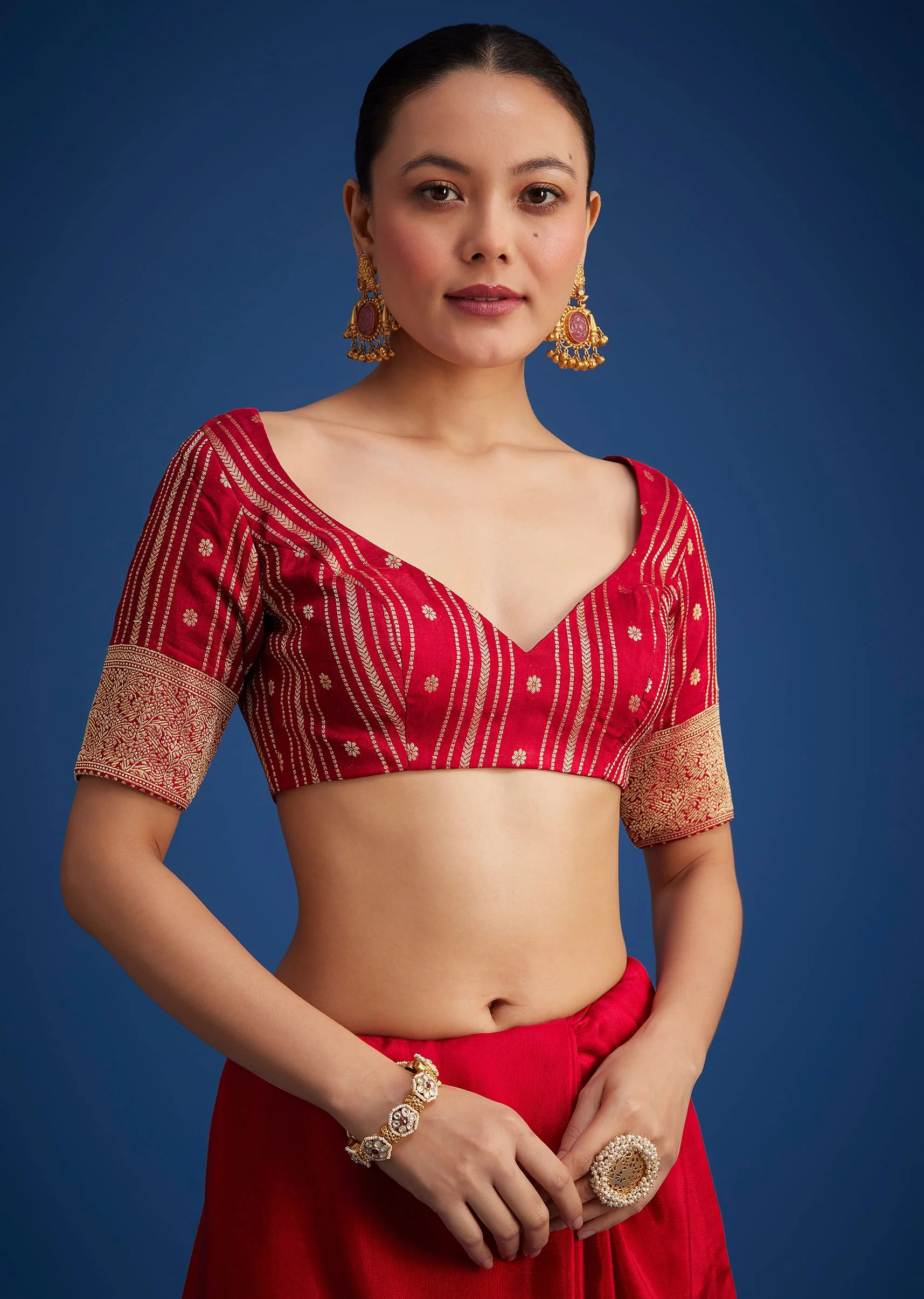 Red Dola Silk Saree With Zari Woven Border And Pallu - Image 7
