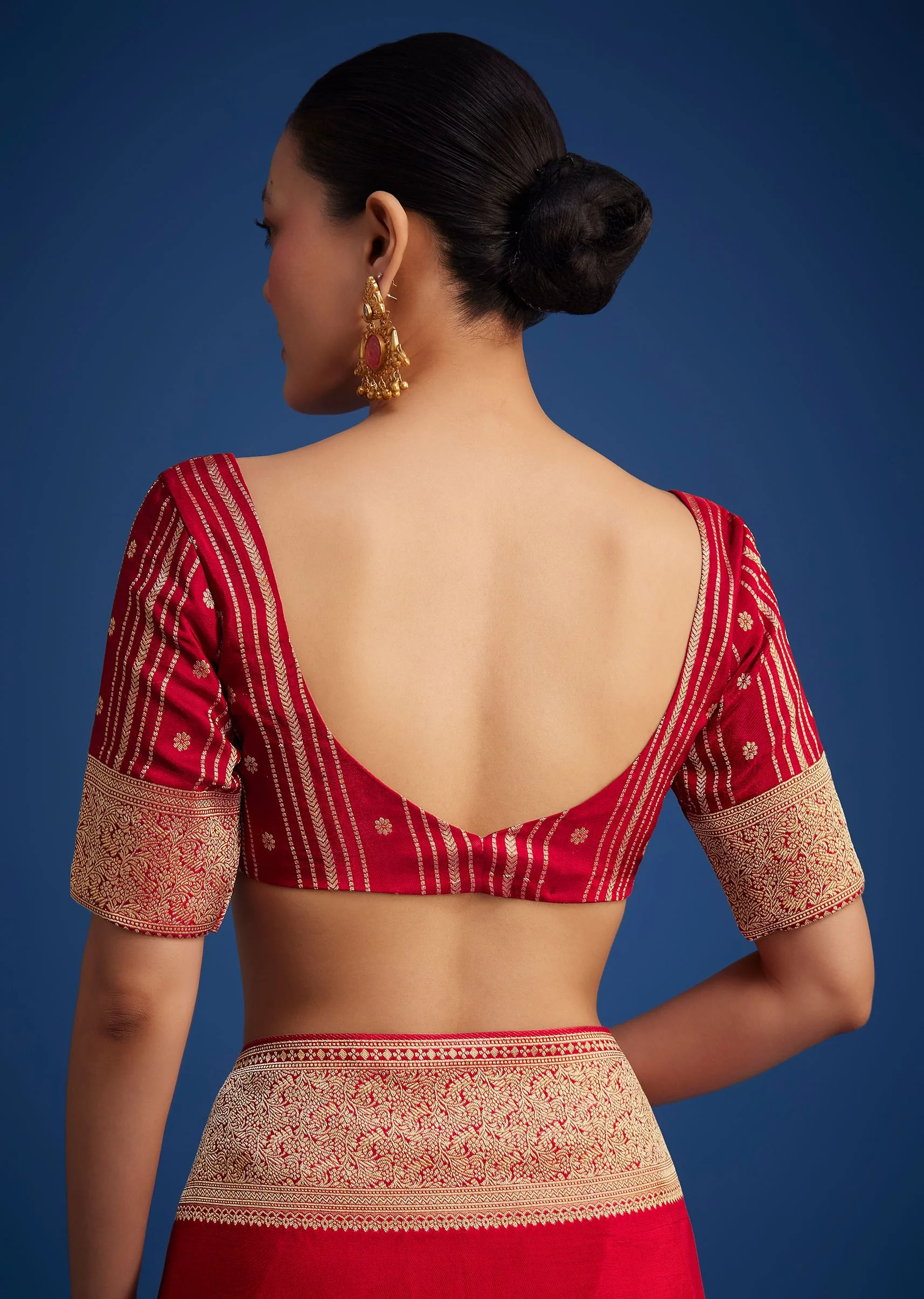 Red Dola Silk Saree With Zari Woven Border And Pallu - Image 8