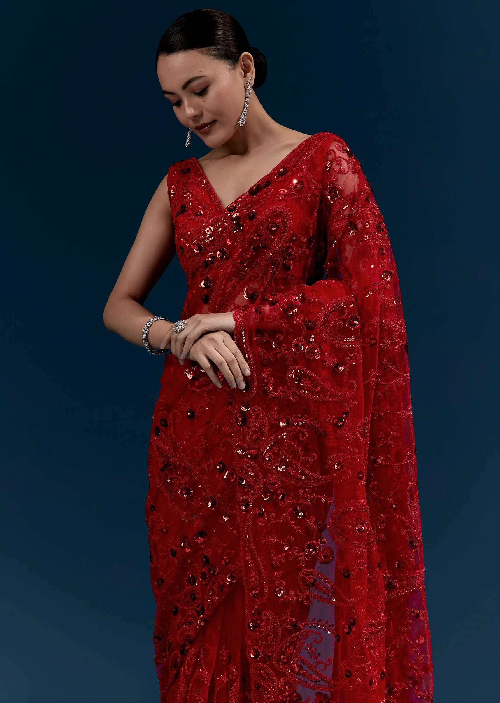 Red Heavy Embroidered Net Saree With Floral Work And Tasselled Pallu - Image 5