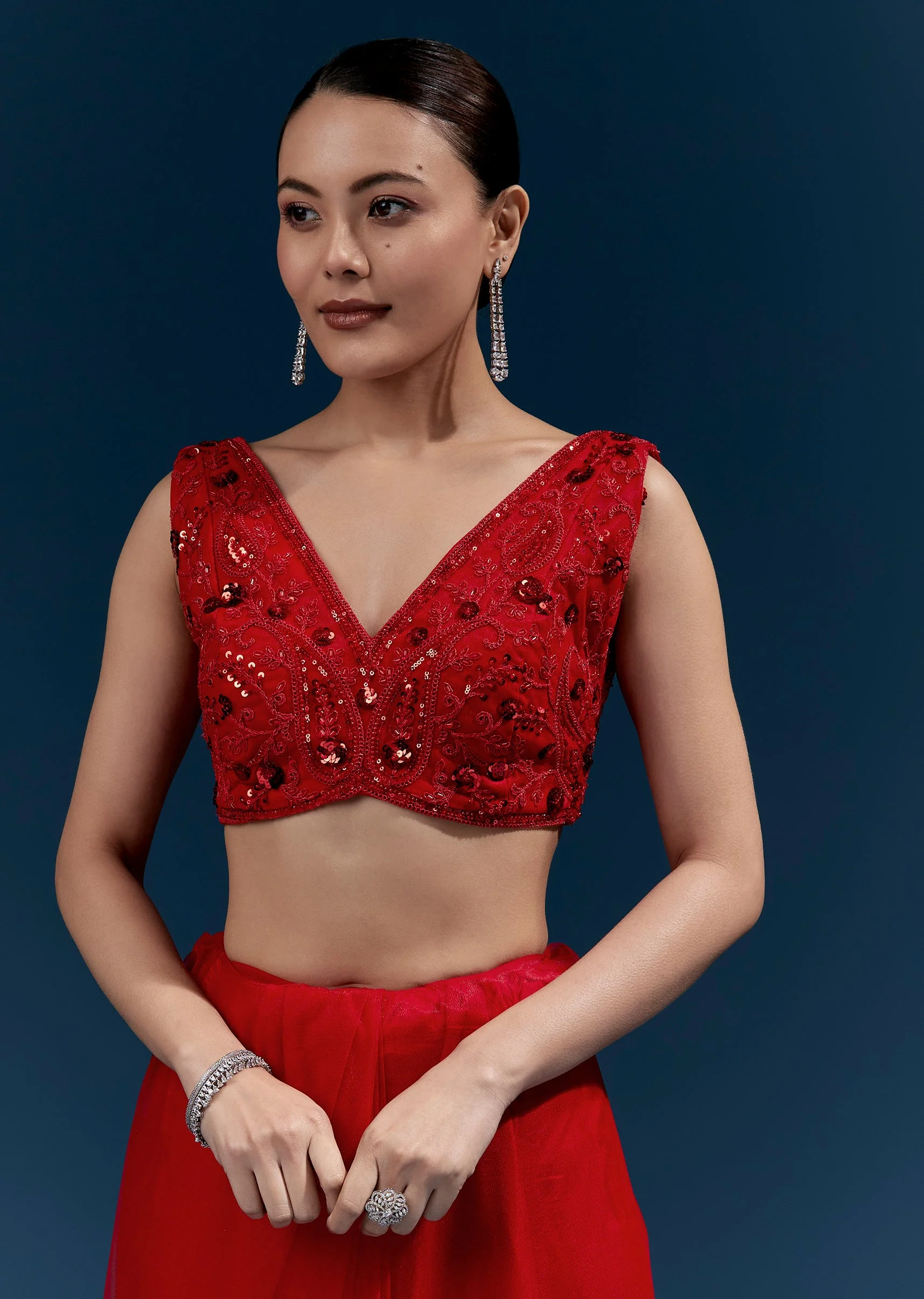 Red Heavy Embroidered Net Saree With Floral Work And Tasselled Pallu - Image 7