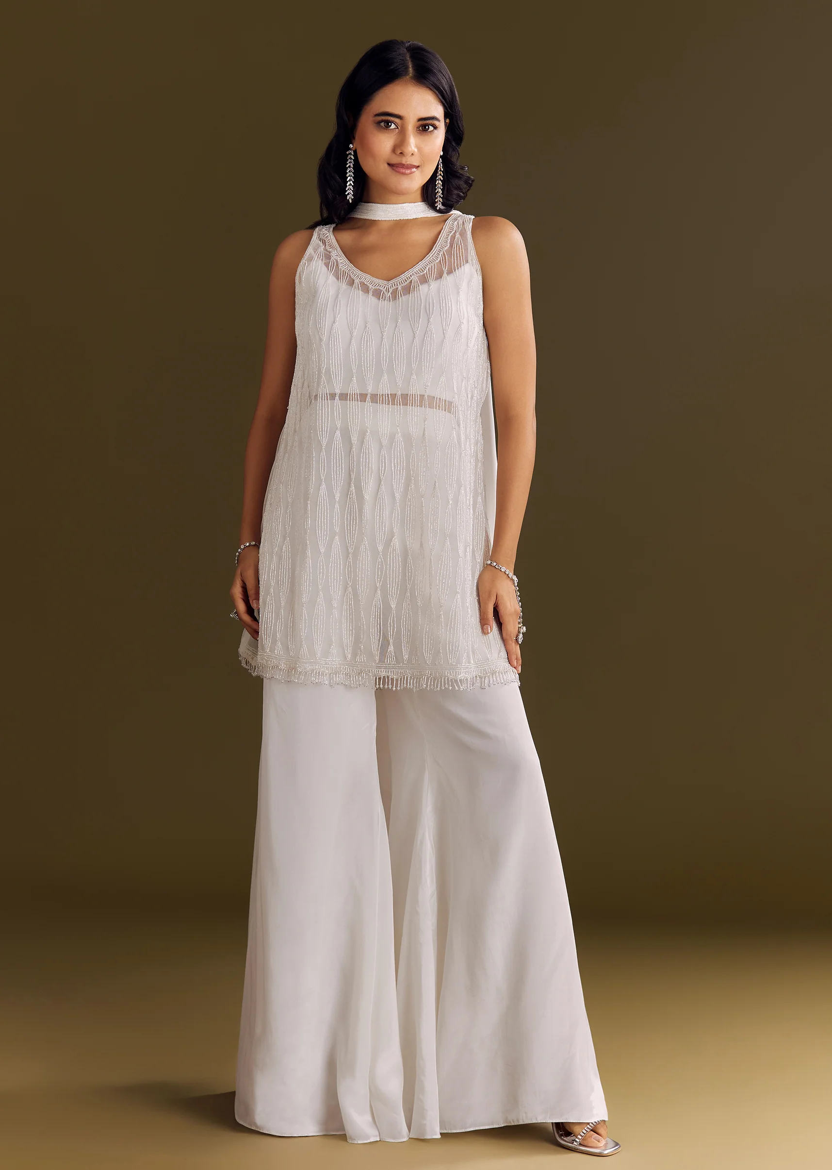 White Crepe Kurta Set With Net Choker Style Dupatta - Image 4