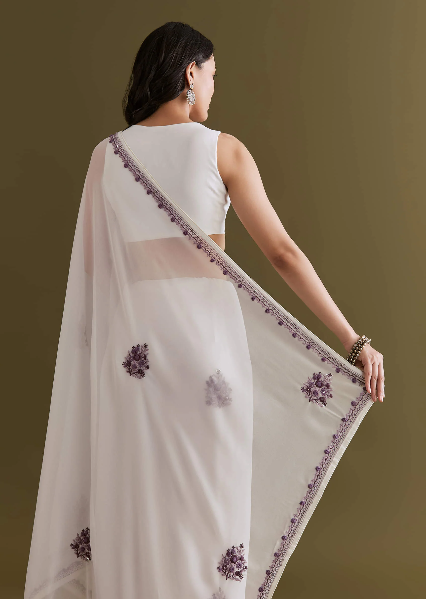 White Georgette Saree With Kashmiri Bud Embroidery - Image 4