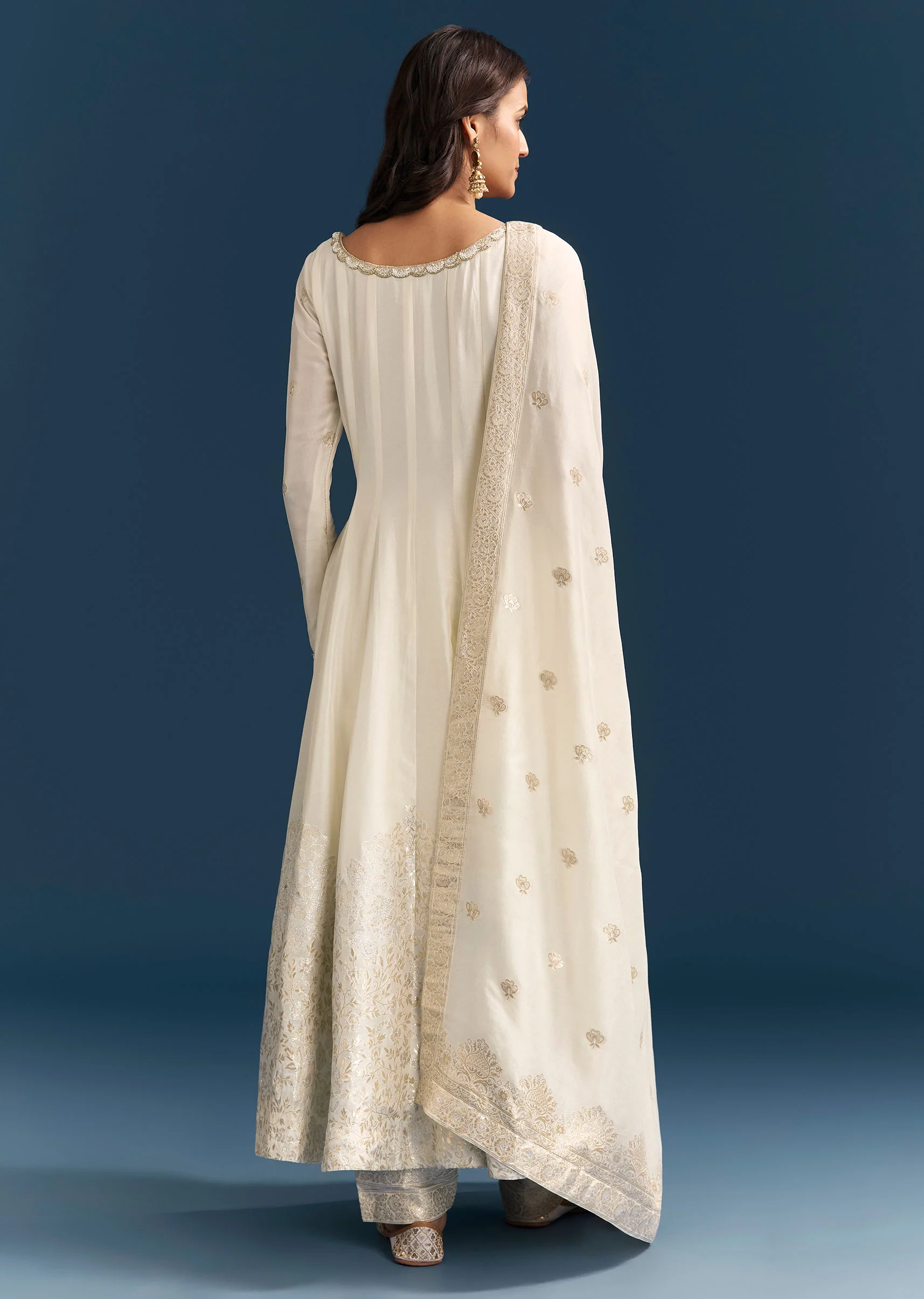 White Jacquard Anarkali Suit With Organza Dupatta - Image 3