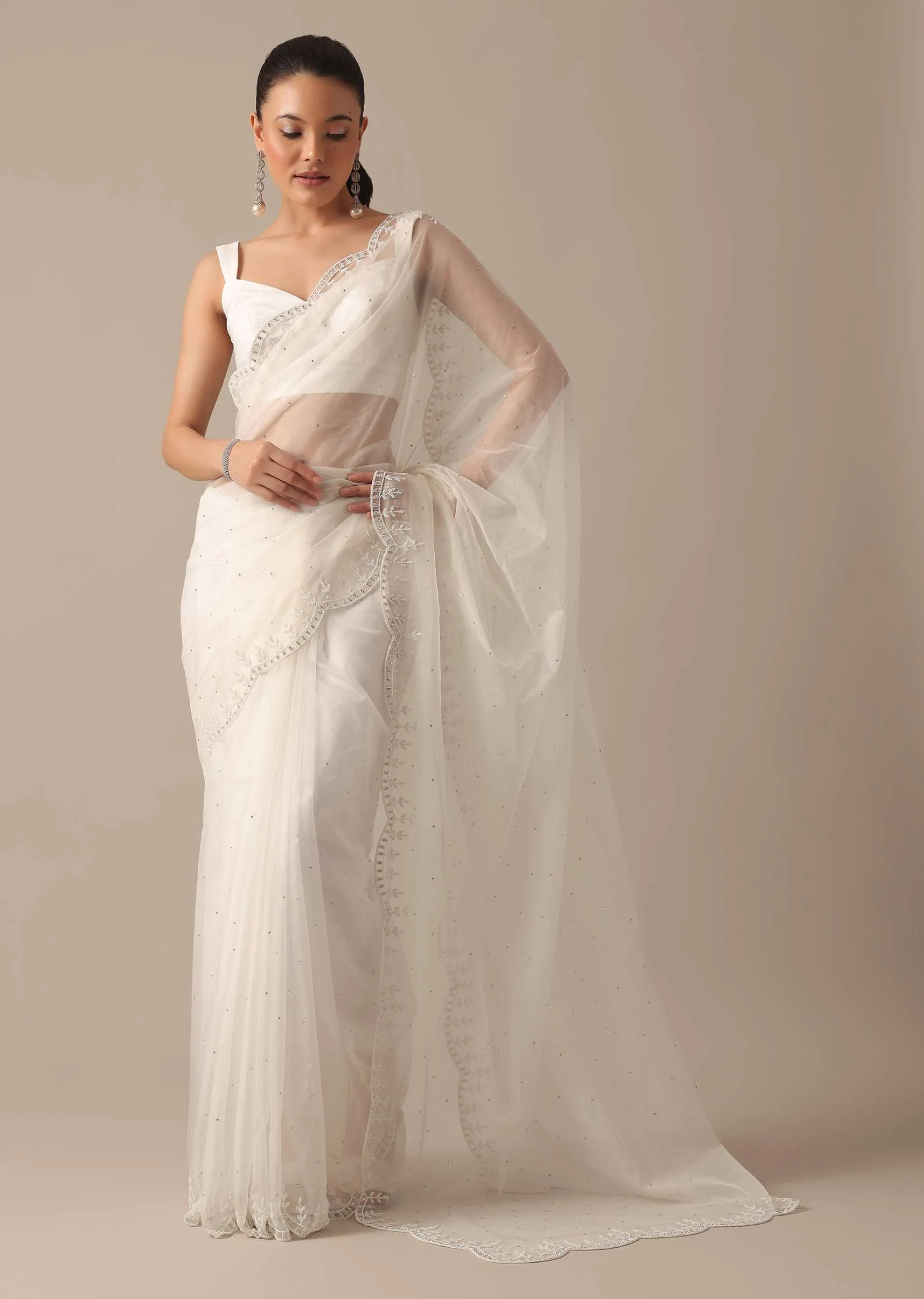 White Organza Saree With Unstitched Blouse Piece - Image 3