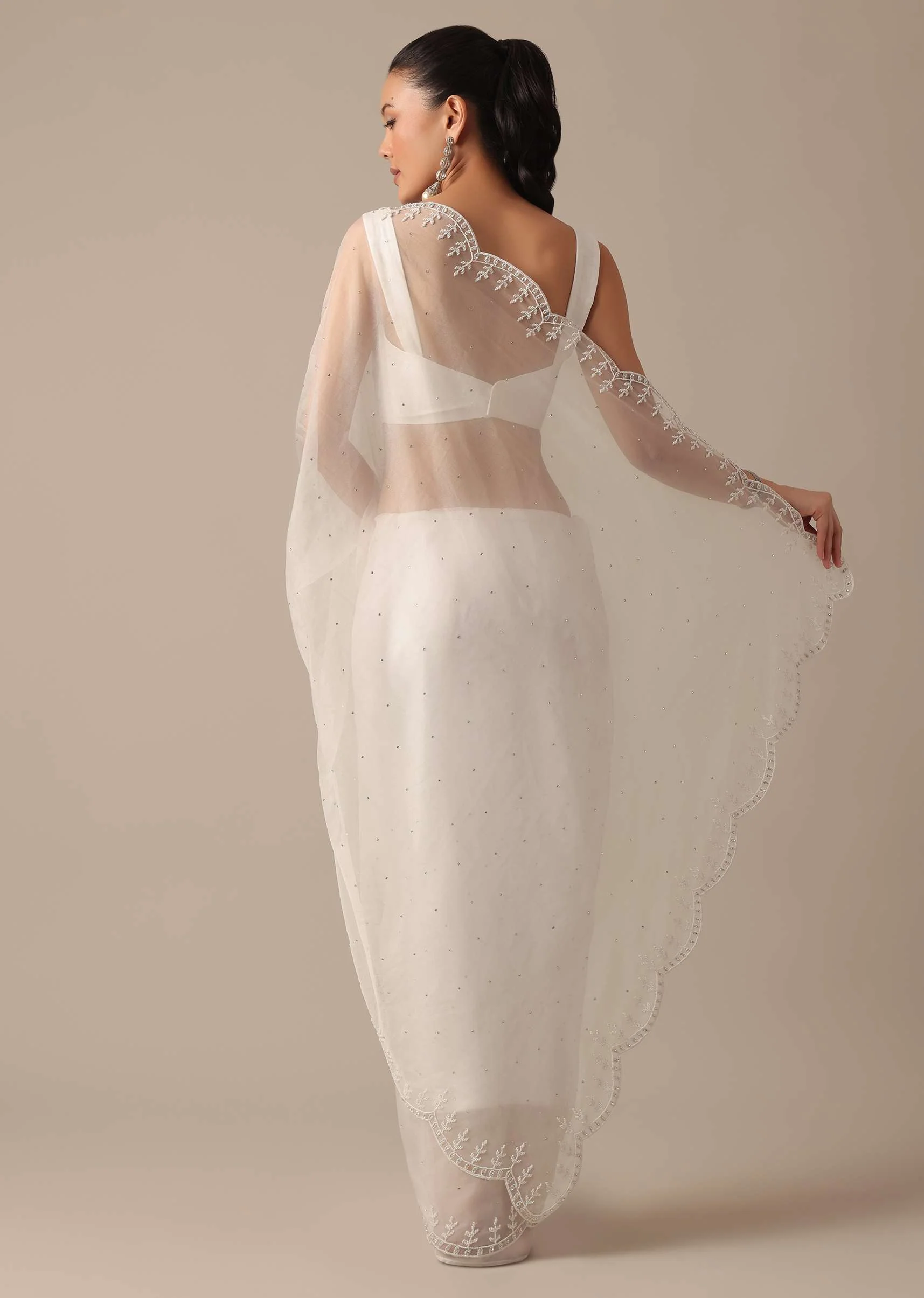 White Organza Saree With Unstitched Blouse Piece - Image 4