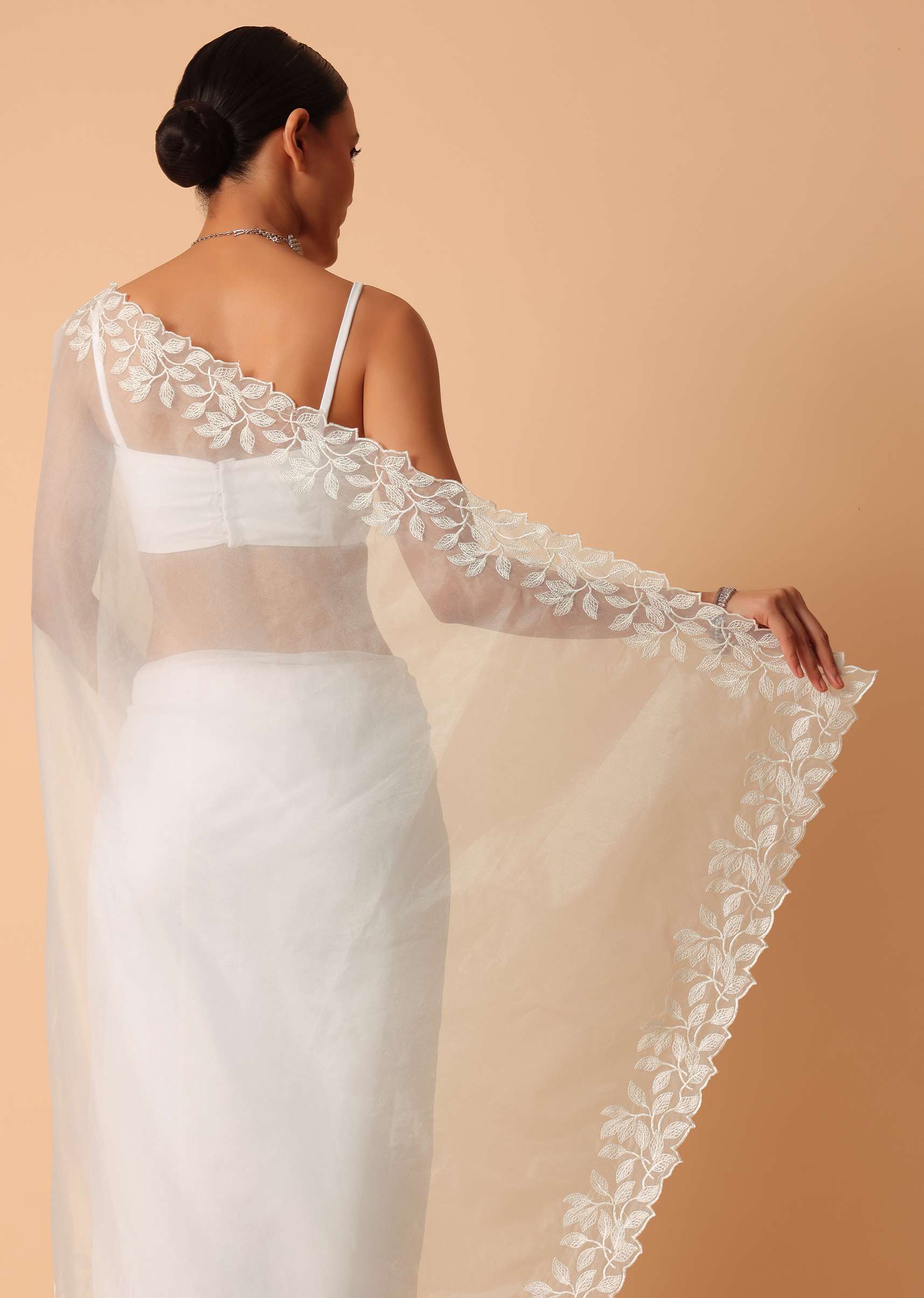 White Saree In Organza With Floral Motif Border And Unstitched Blouse Piece - Image 6