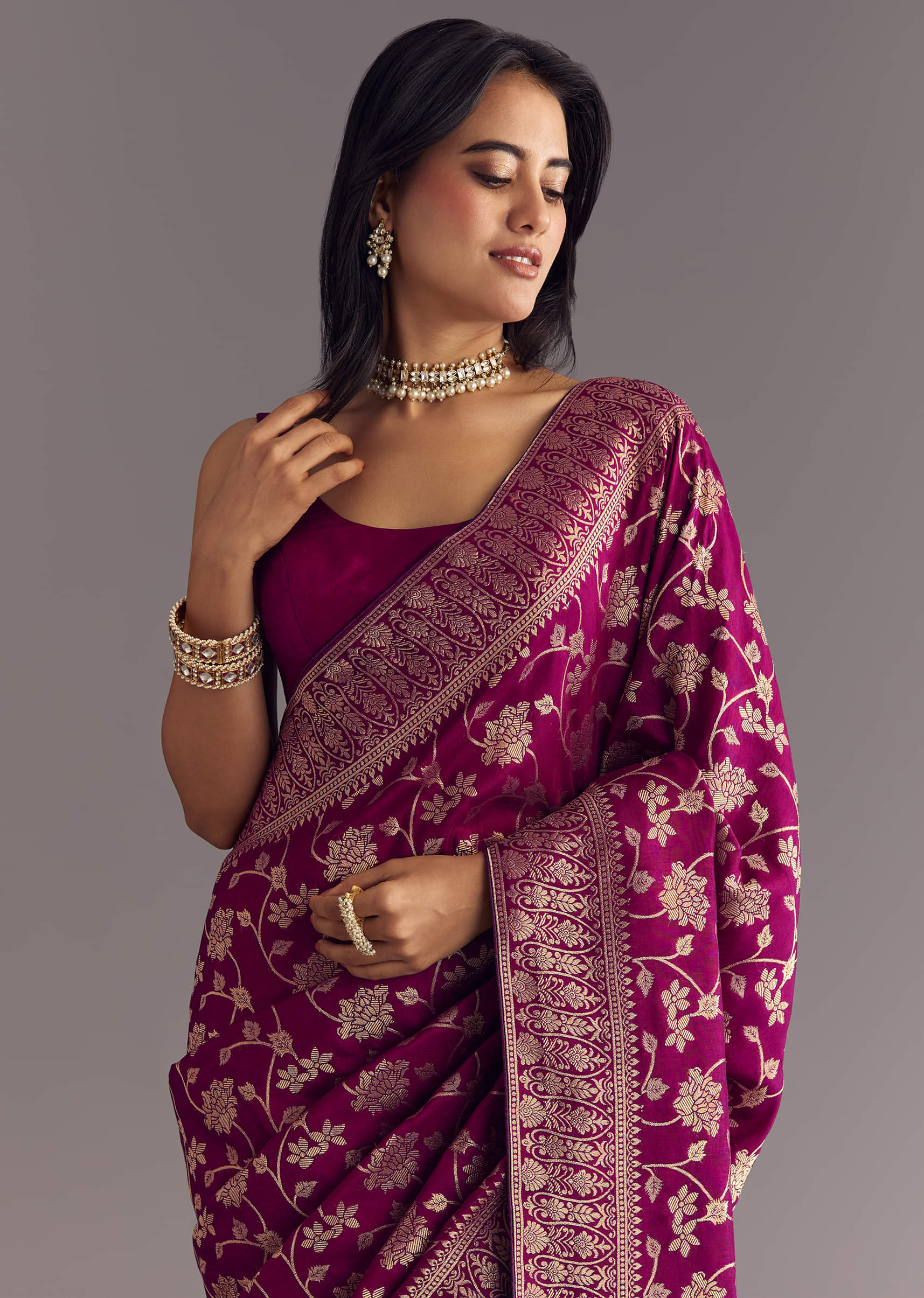 Wine Dola Silk Saree With Zari Jaal And Border Work - Image 2