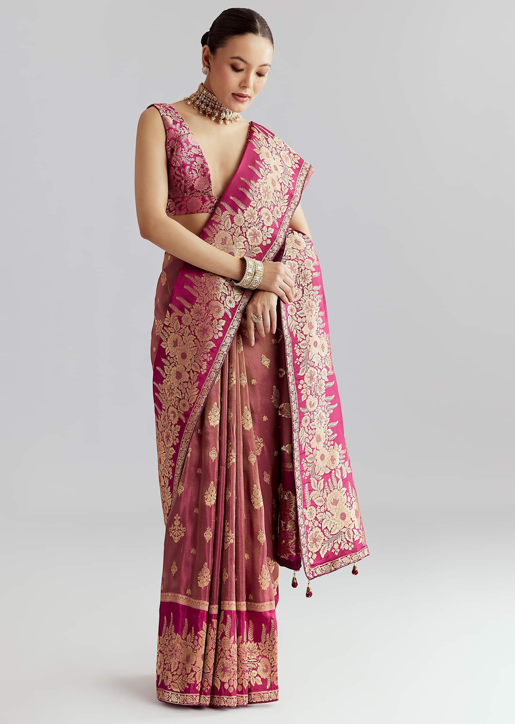 Wine Dola Silk Woven Saree With Zari Butti Work - Image 3