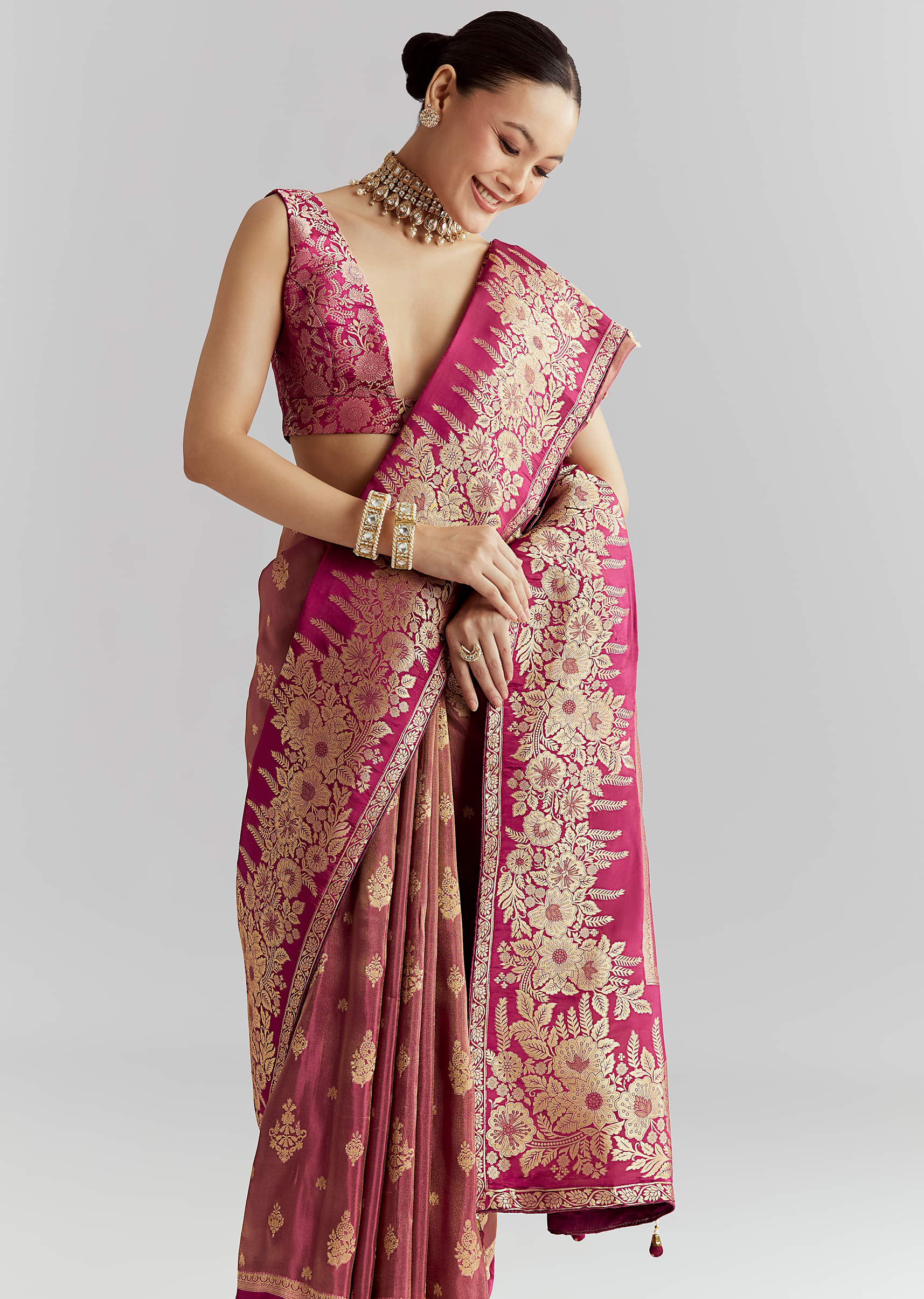 Wine Dola Silk Woven Saree With Zari Butti Work - Image 5