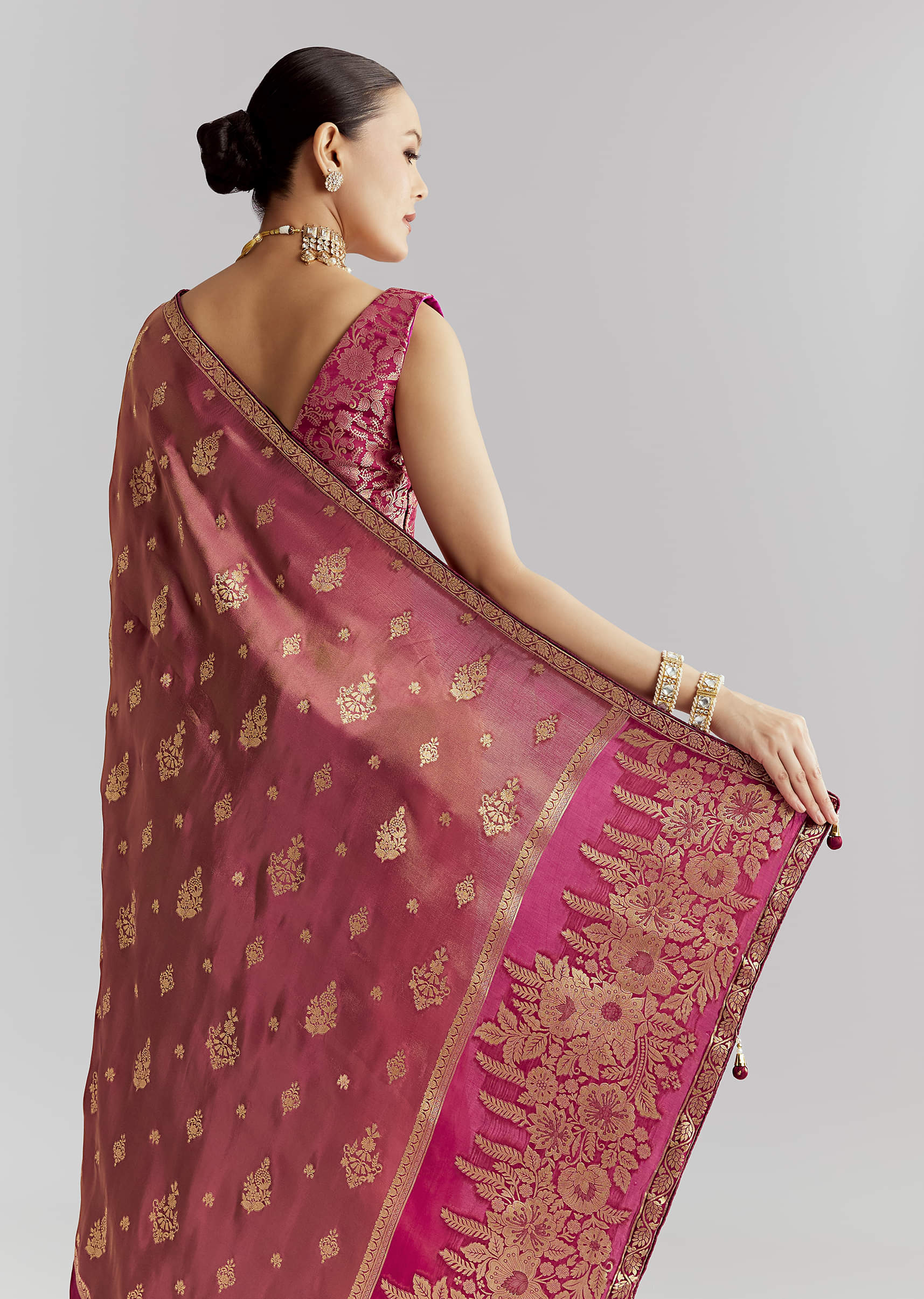 Wine Dola Silk Woven Saree With Zari Butti Work - Image 6