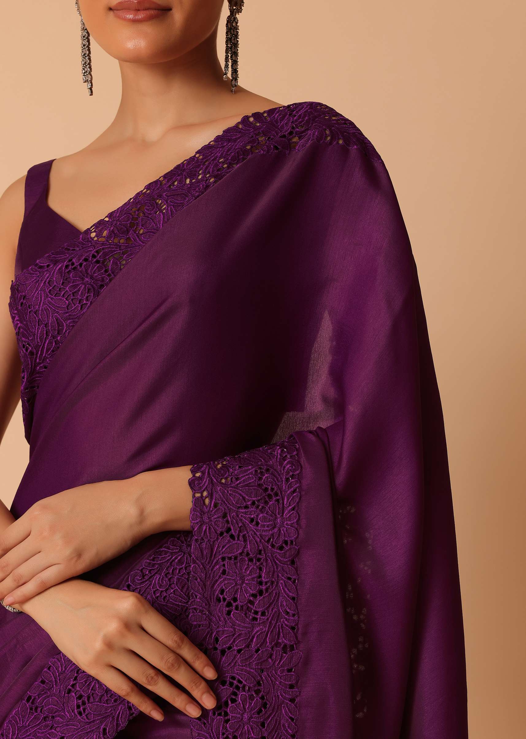 Wine Organza Saree With Lace Border And Unstitched Blouse Piece - Image 5